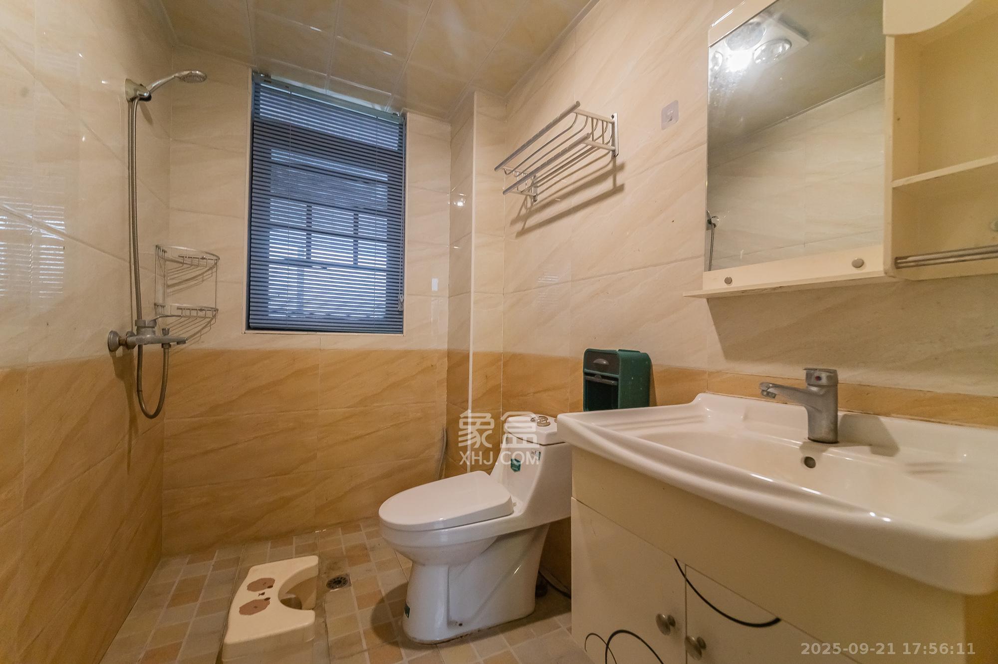 未来漫城  3室1厅1卫    89.8万卫生间