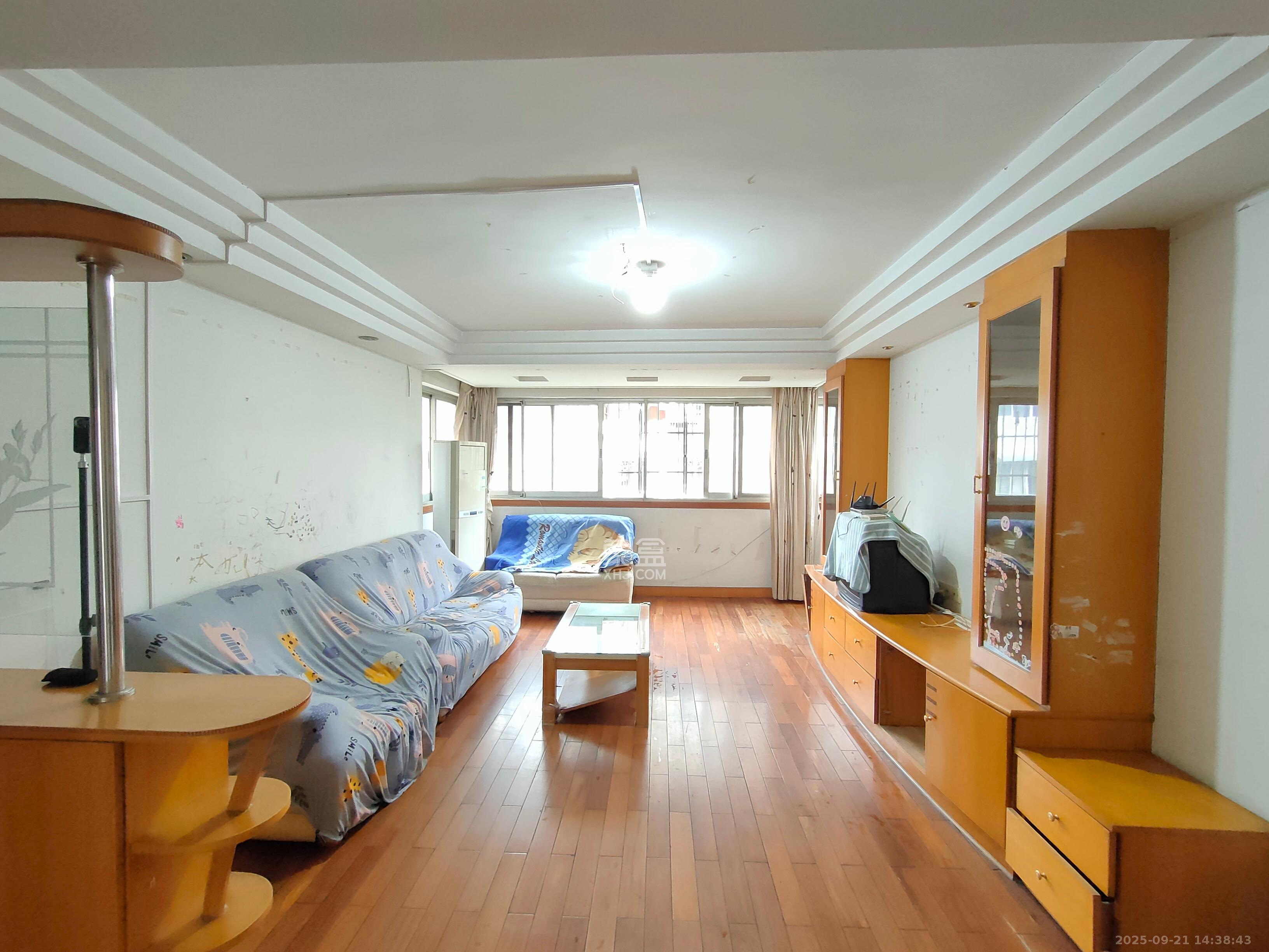 湘计花园 3室2厅1卫 1600.0元/月 湘计花园 3室2厅1卫 1600.0元/月室内图