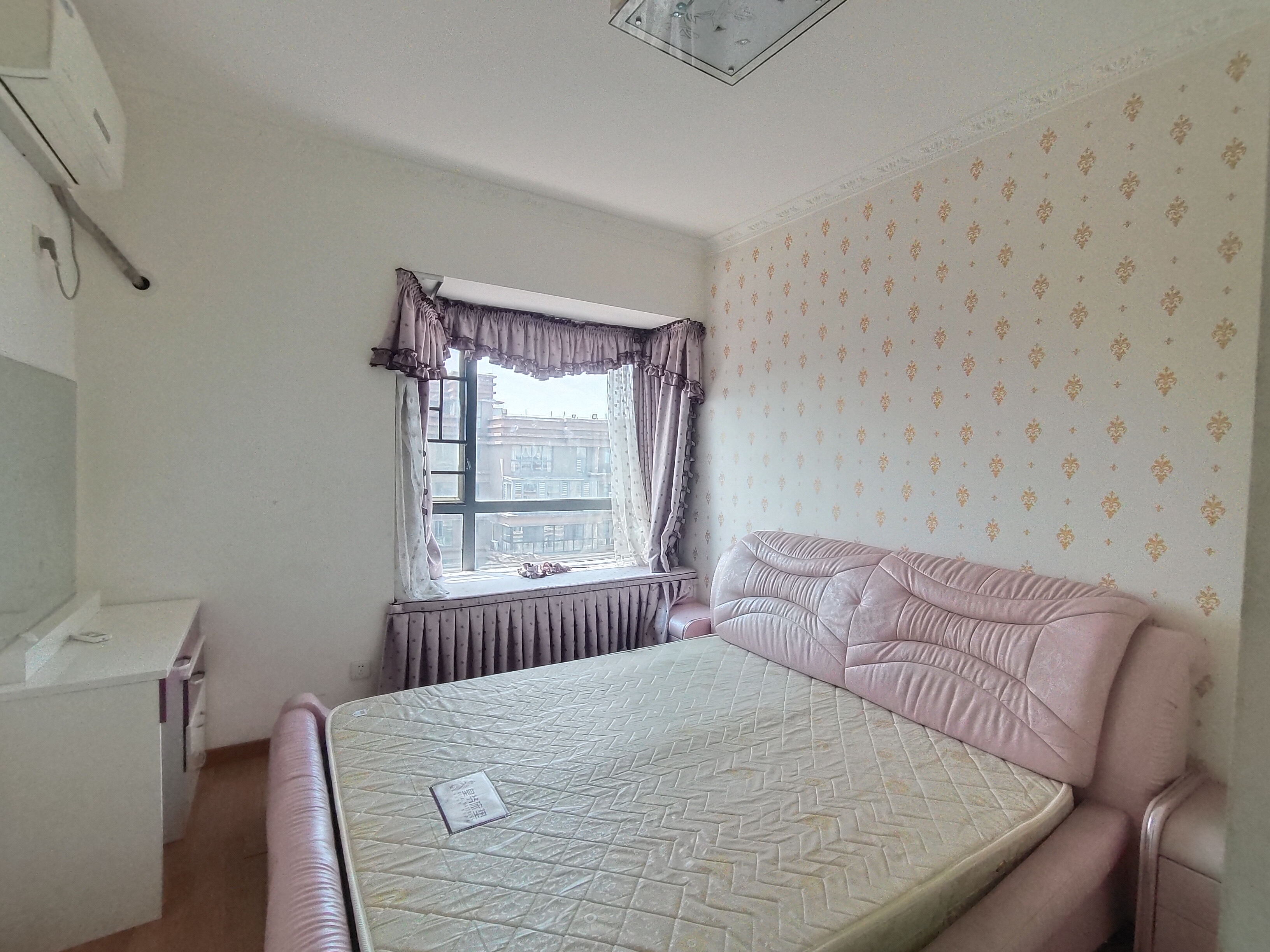 中泰峰境  3室2厅2卫   2200.00元/月室内图