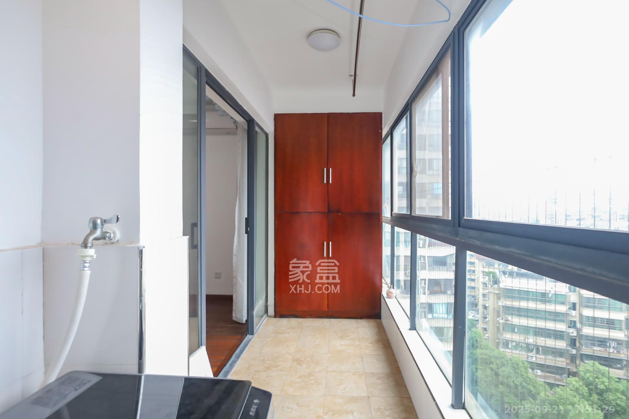 景秀江山  3室2厅2卫    149.5万 景秀江山  3室2厅2卫    149.5万阳台