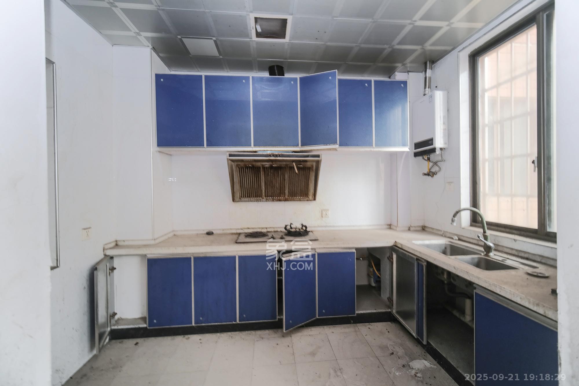 蟠龙欣苑 4室2厅2卫 61.0万 蟠龙欣苑 4室2厅2卫 61.0万厨房