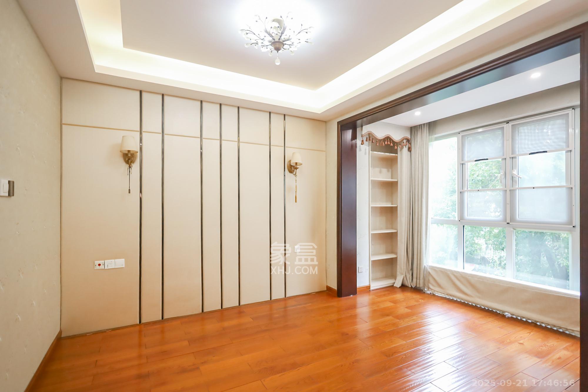 世茂铂翠湾二期 4室2厅2卫 248.0万 世茂铂翠湾二期 4室2厅2卫 248.0万卧室