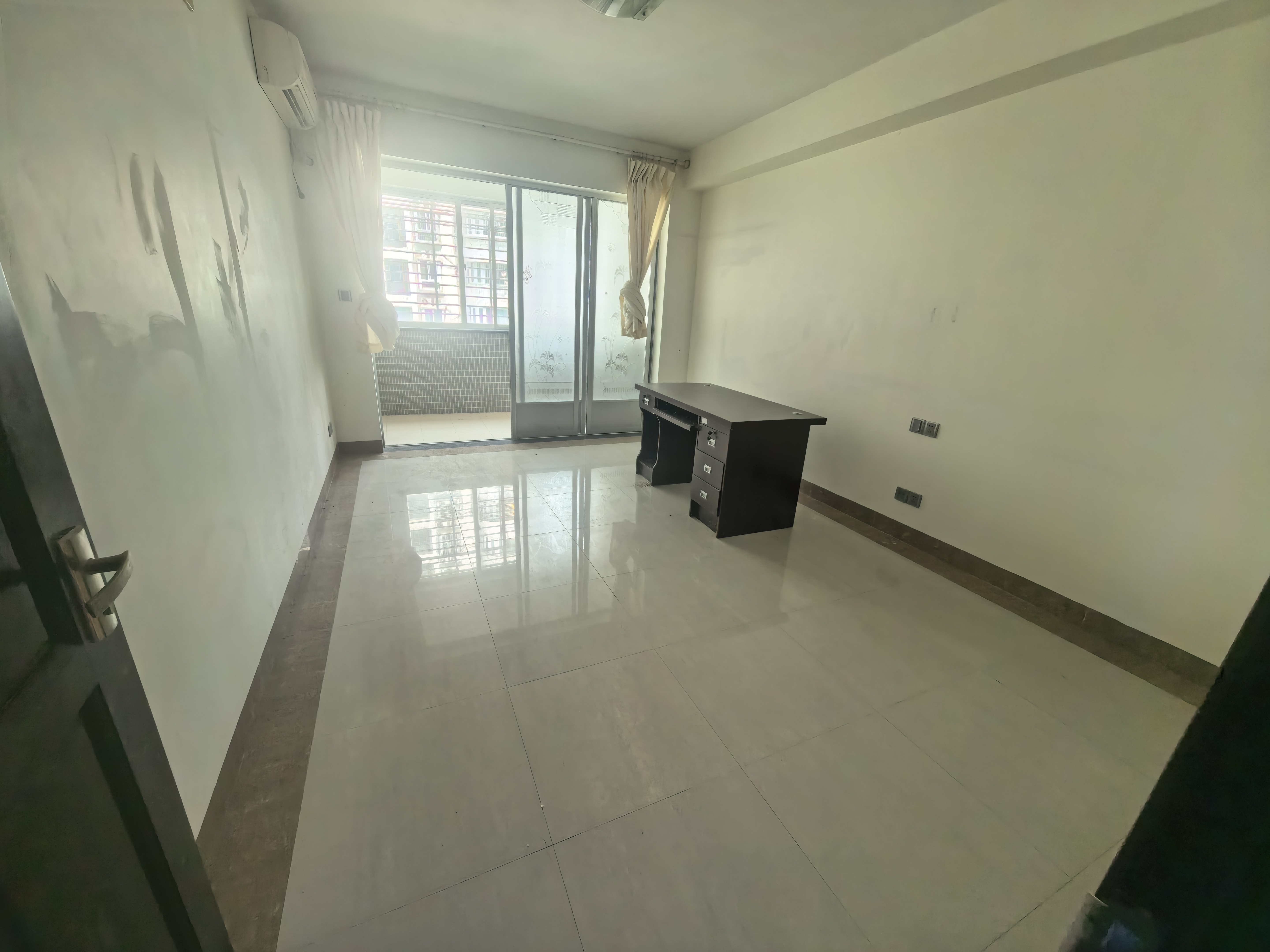 诚田大厦 3室2厅2卫 2500.0元/月 诚田大厦 3室2厅2卫 2500.0元/月室内图