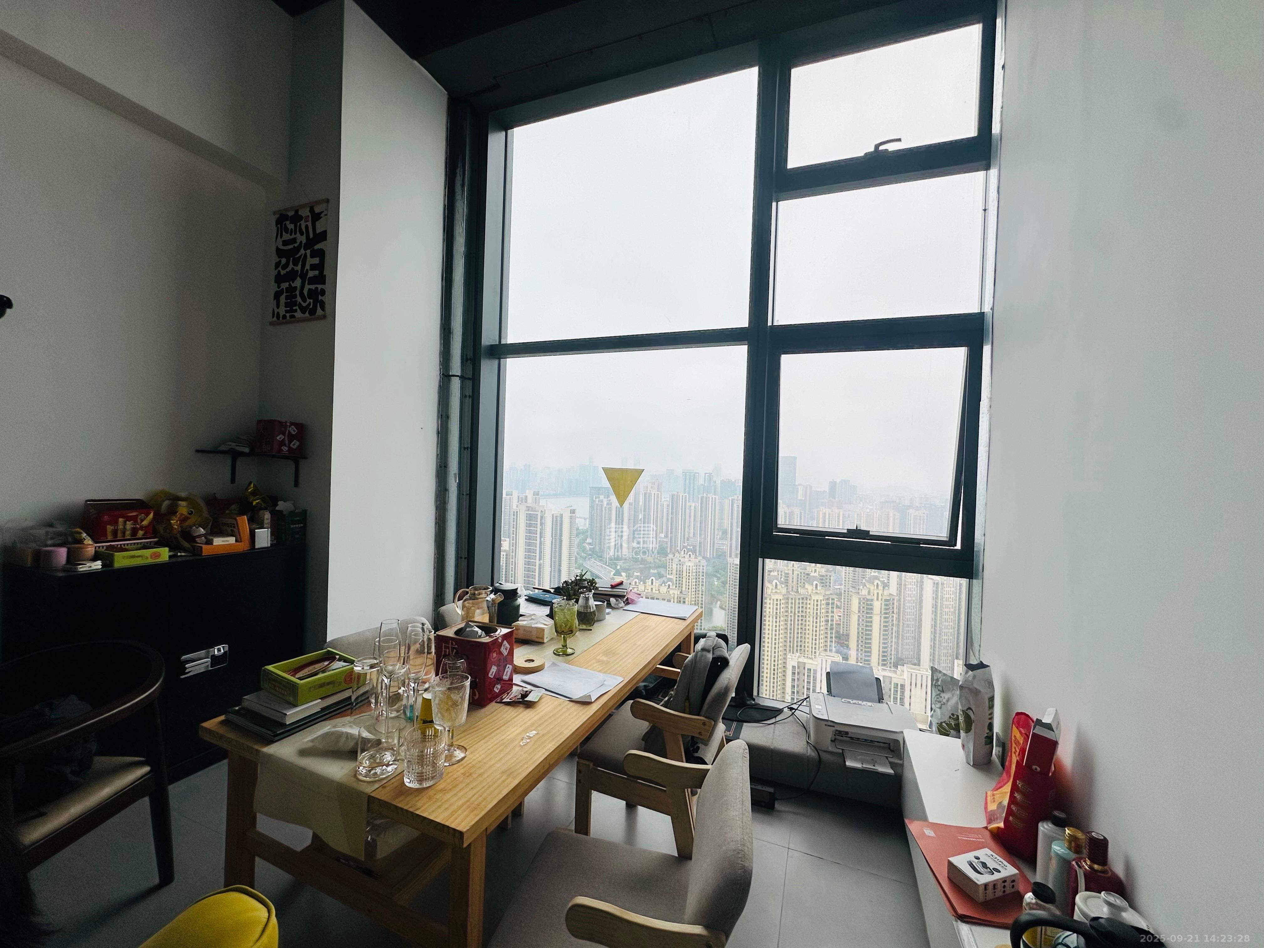 卓越中寰 2室1厅1卫 5000.0元/月 卓越中寰 2室1厅1卫 5000.0元/月室内图