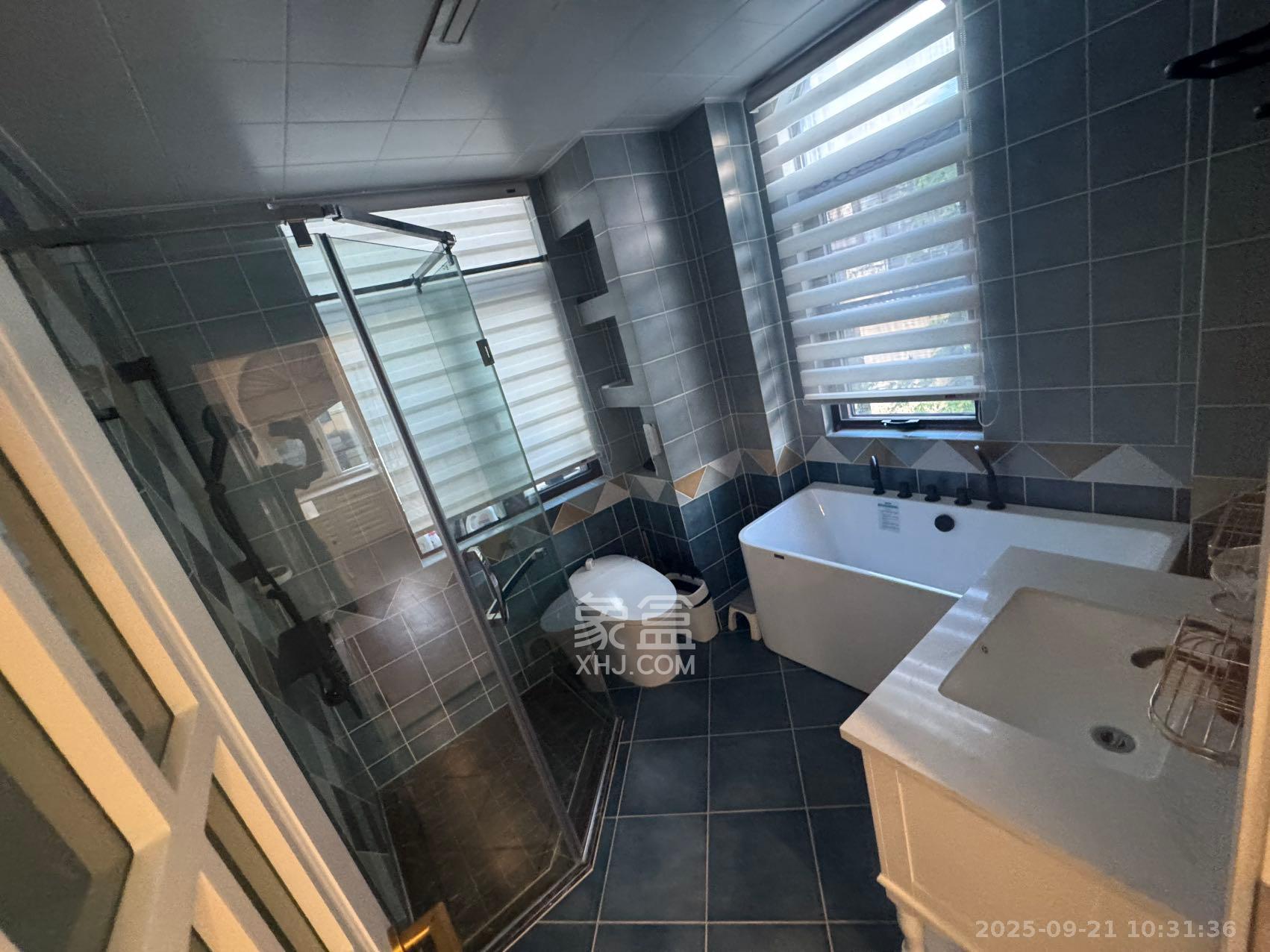 金地三千府(金地湖山樾、金地自在城) 6室3厅3卫 8800.0元/月 金地三千府(金地湖山樾、金地自在城) 6室3厅3卫 8800.0元/月室内图