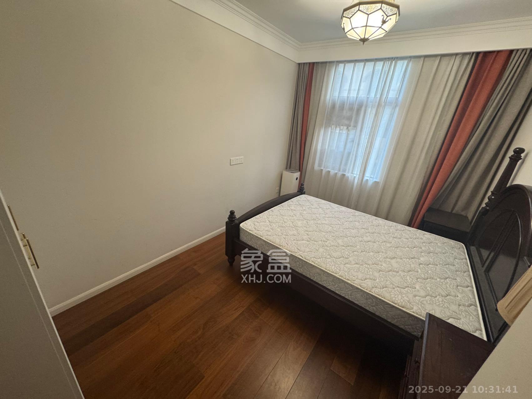 金地三千府(金地湖山樾、金地自在城) 6室3厅3卫 8800.0元/月 金地三千府(金地湖山樾、金地自在城) 6室3厅3卫 8800.0元/月室内图