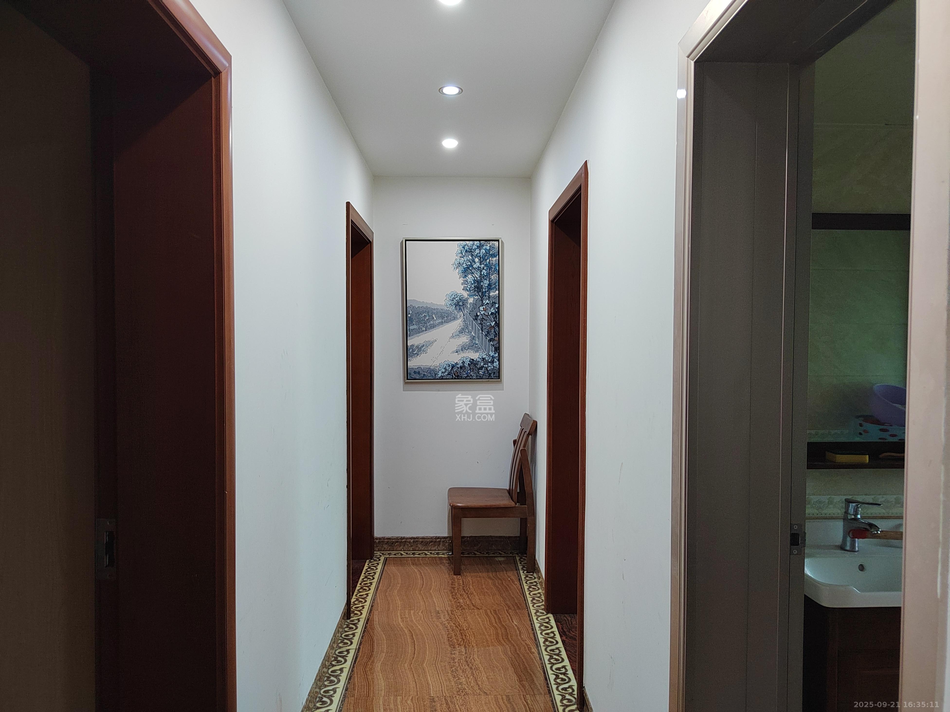 湘府东苑  3室1厅2卫    2300.0元/月室内图