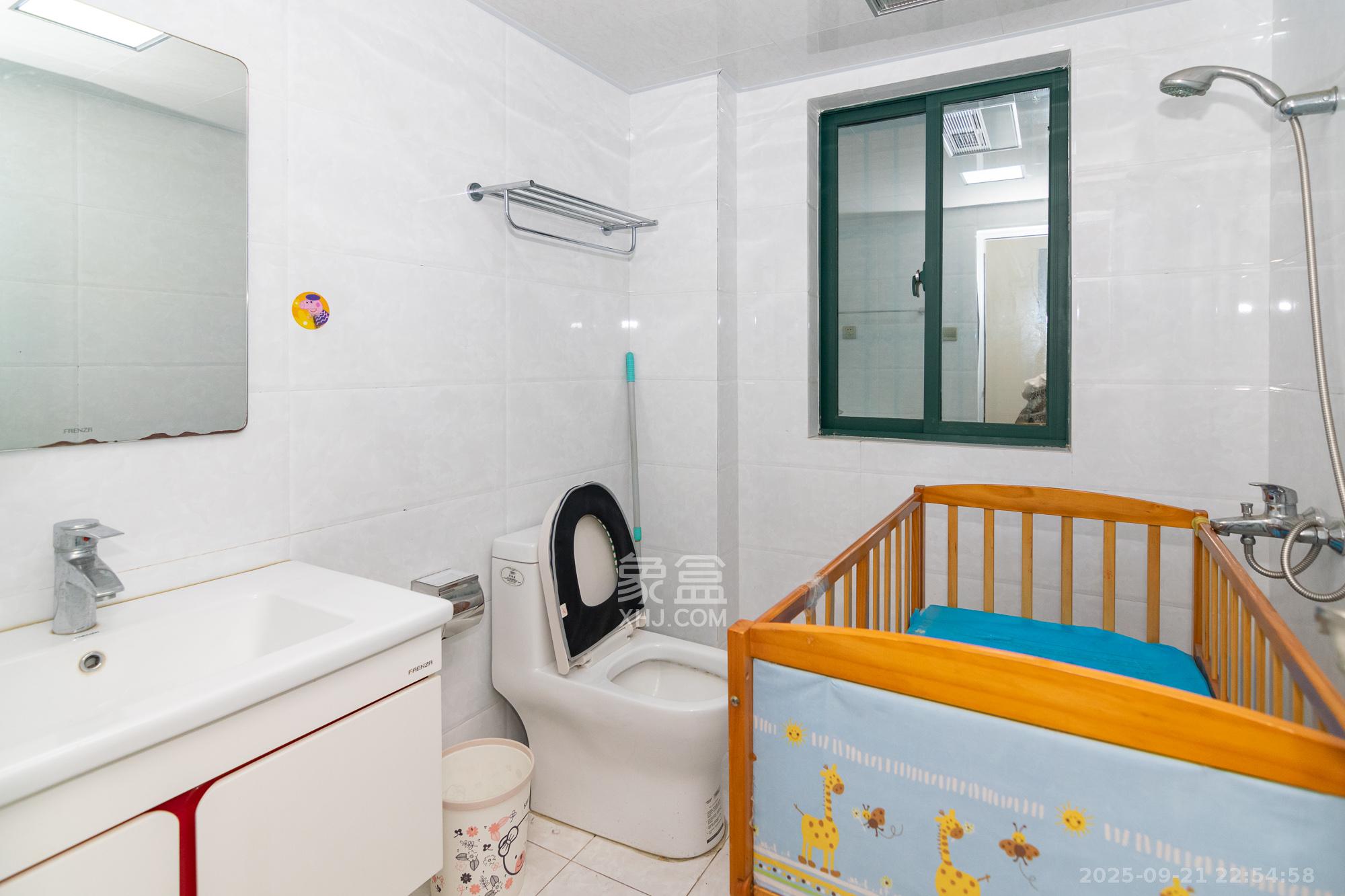 富基世纪公园 4室2厅2卫 92.0万 富基世纪公园 4室2厅2卫 92.0万卫生间