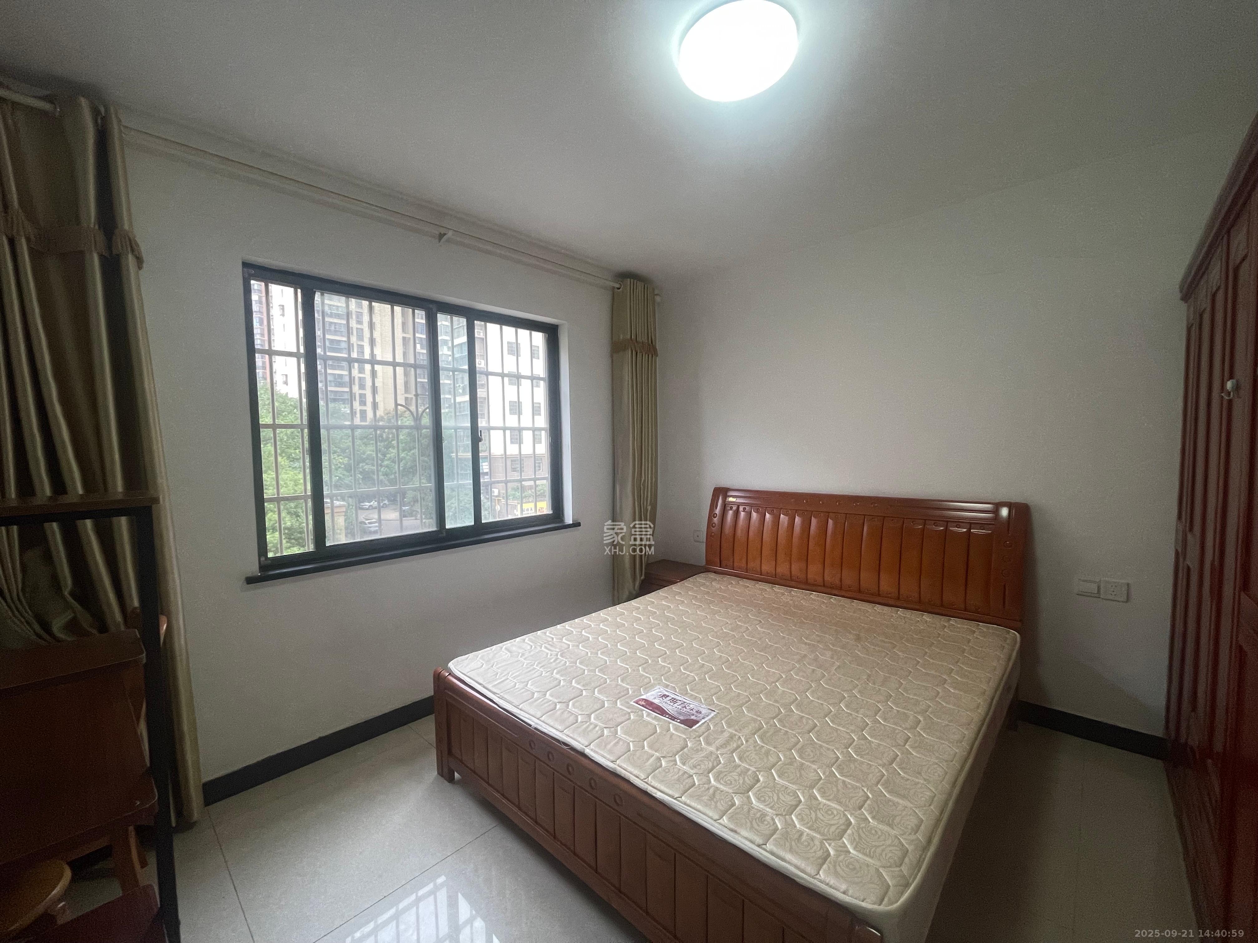 诚兴园  3室2厅2卫    2400.0元/月室内图