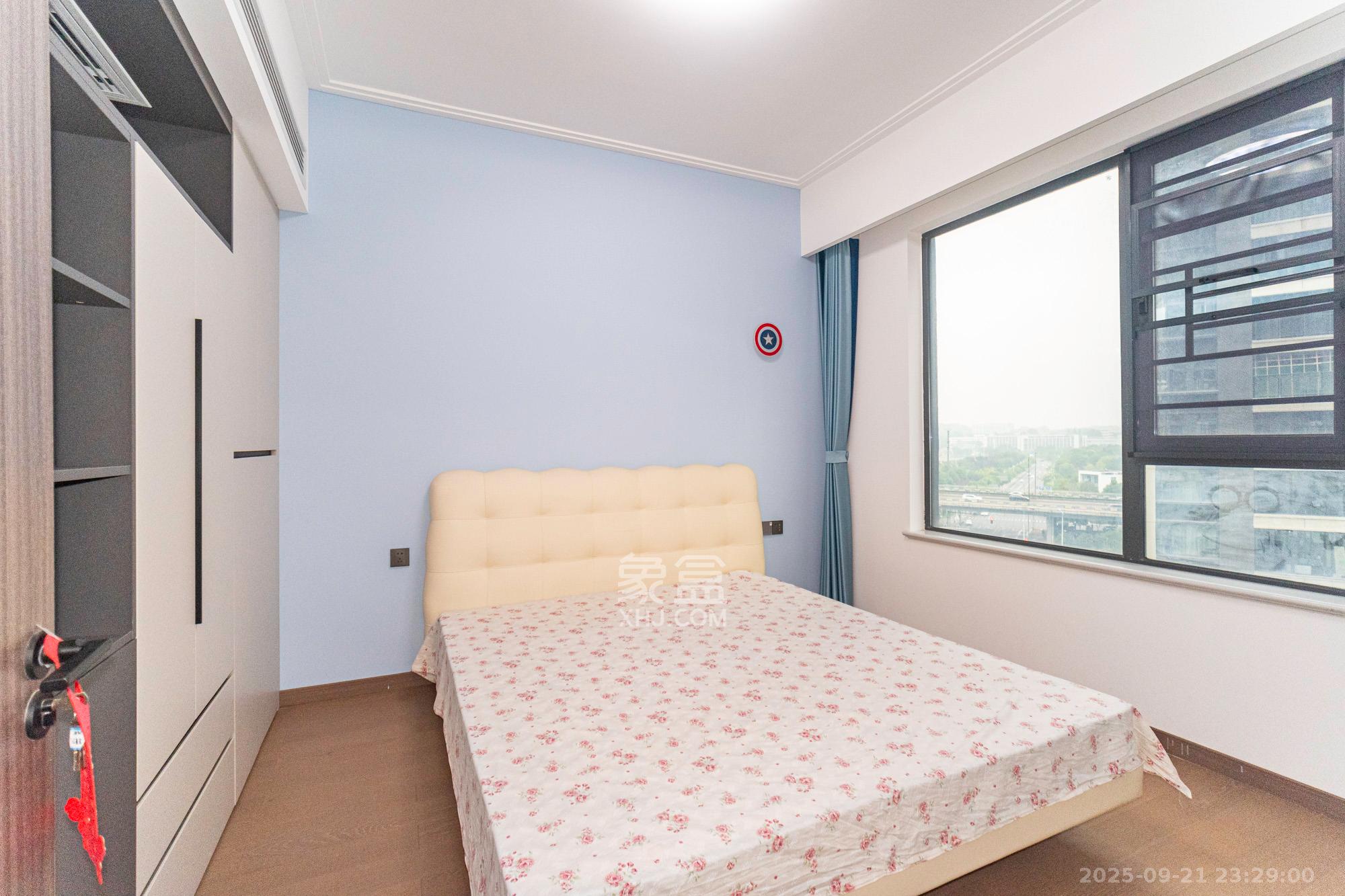 绿地V岛 4室2厅2卫 235.0万 绿地V岛 4室2厅2卫 235.0万卧室