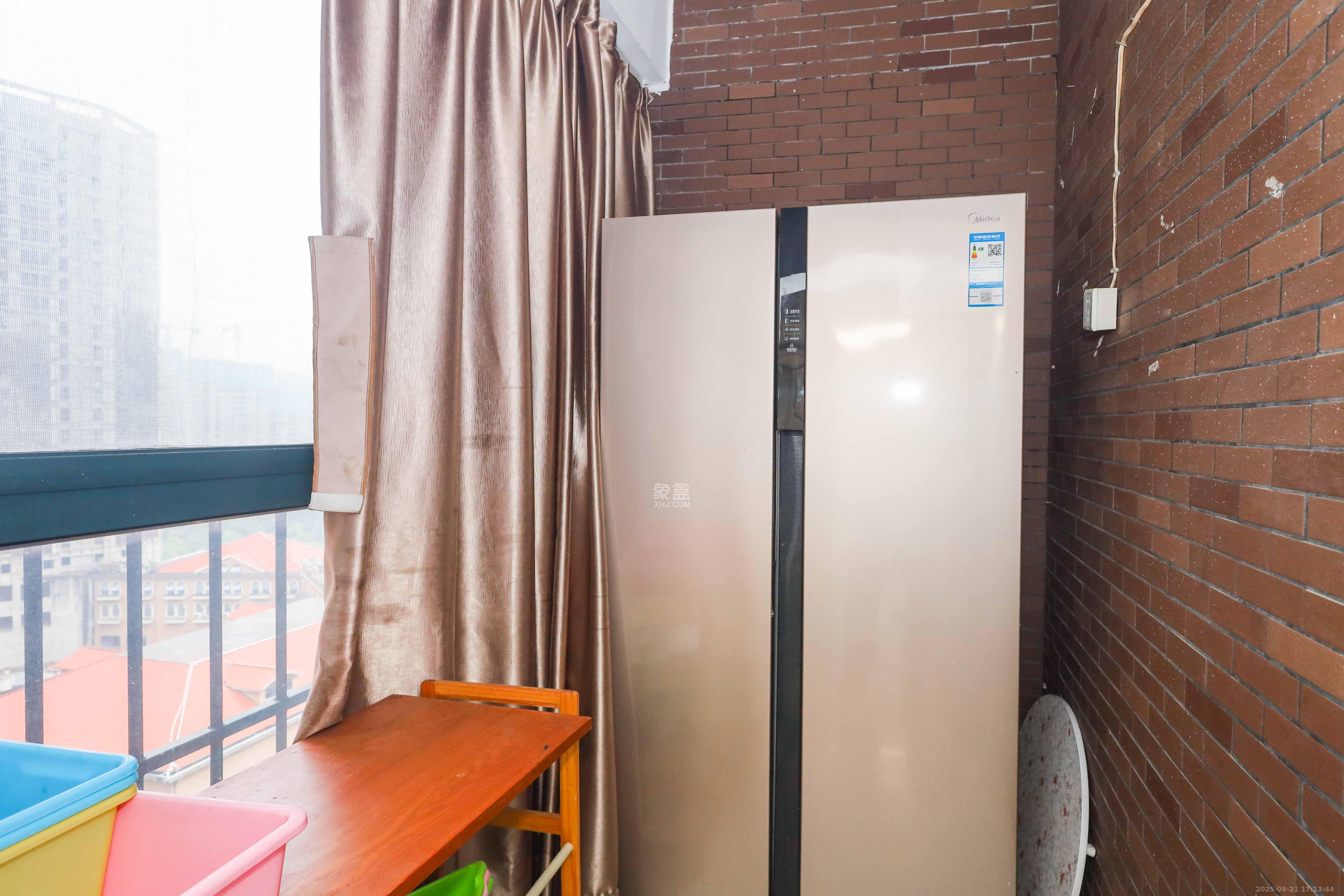 麓谷公馆(涉外国际公馆) 3室2厅2卫 95.0万 麓谷公馆(涉外国际公馆) 3室2厅2卫 95.0万阳台