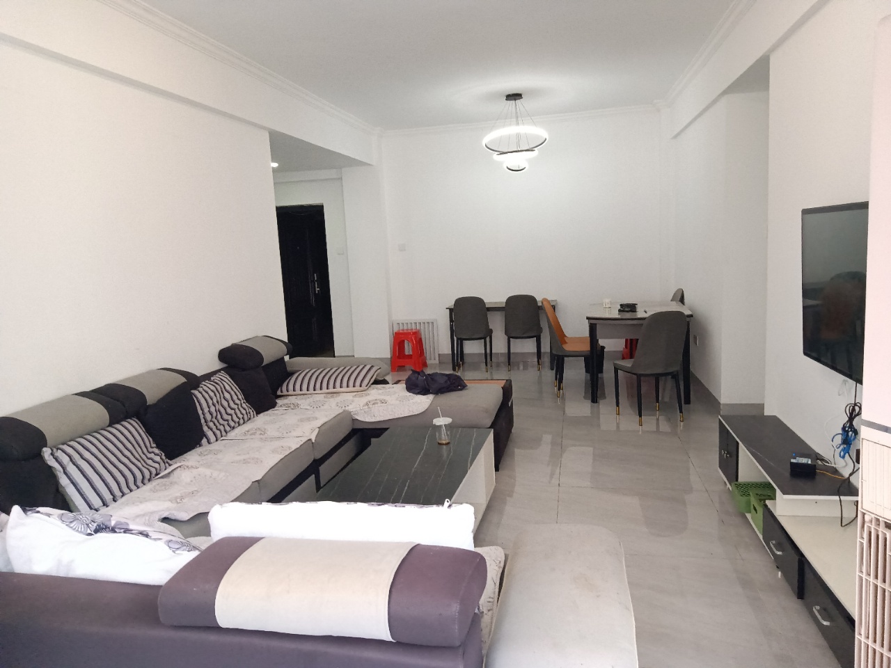 傍海小区 3室2厅1卫 2900.0元/月 傍海小区 3室2厅1卫 2900.0元/月室内图