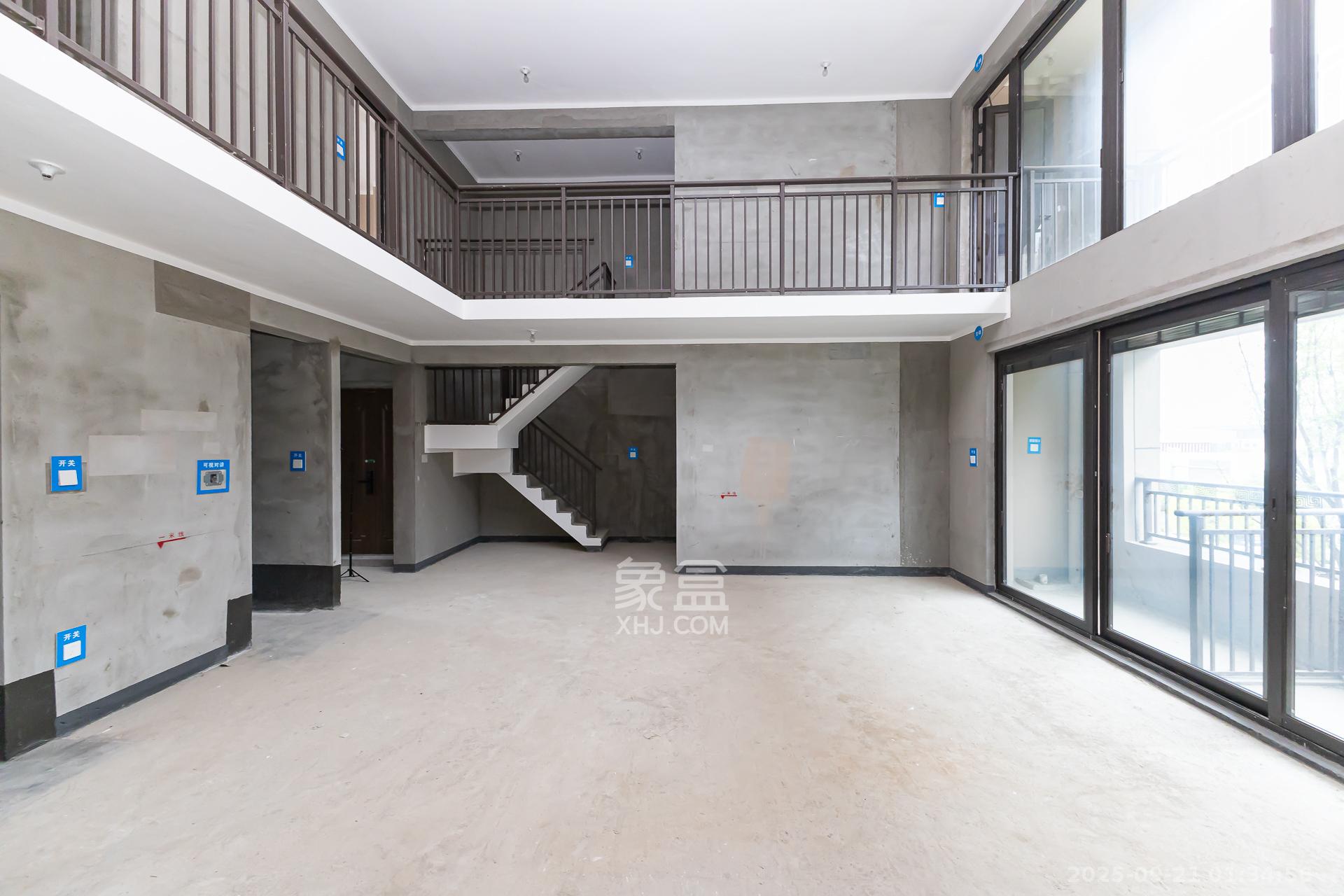 时代建发和著 4室2厅2卫 310.0万 时代建发和著 4室2厅2卫 310.0万客厅