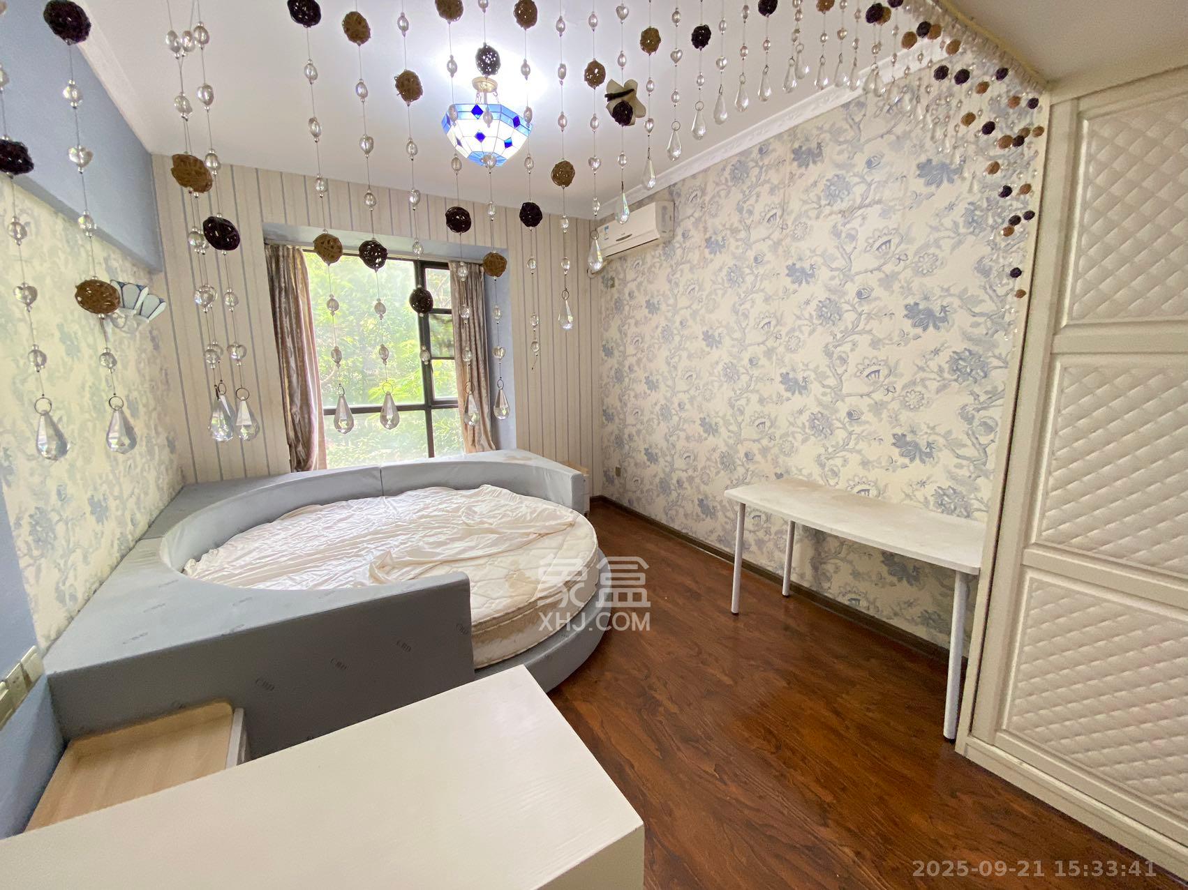 归心苑 4室2厅2卫 2600.0元/月 归心苑 4室2厅2卫 2600.0元/月室内图