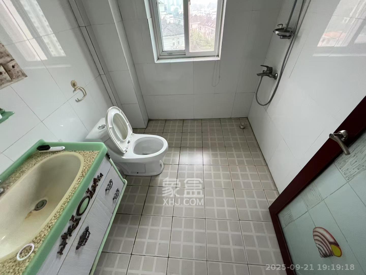 长房西郡  3室2厅2卫    2400.0元/月室内图