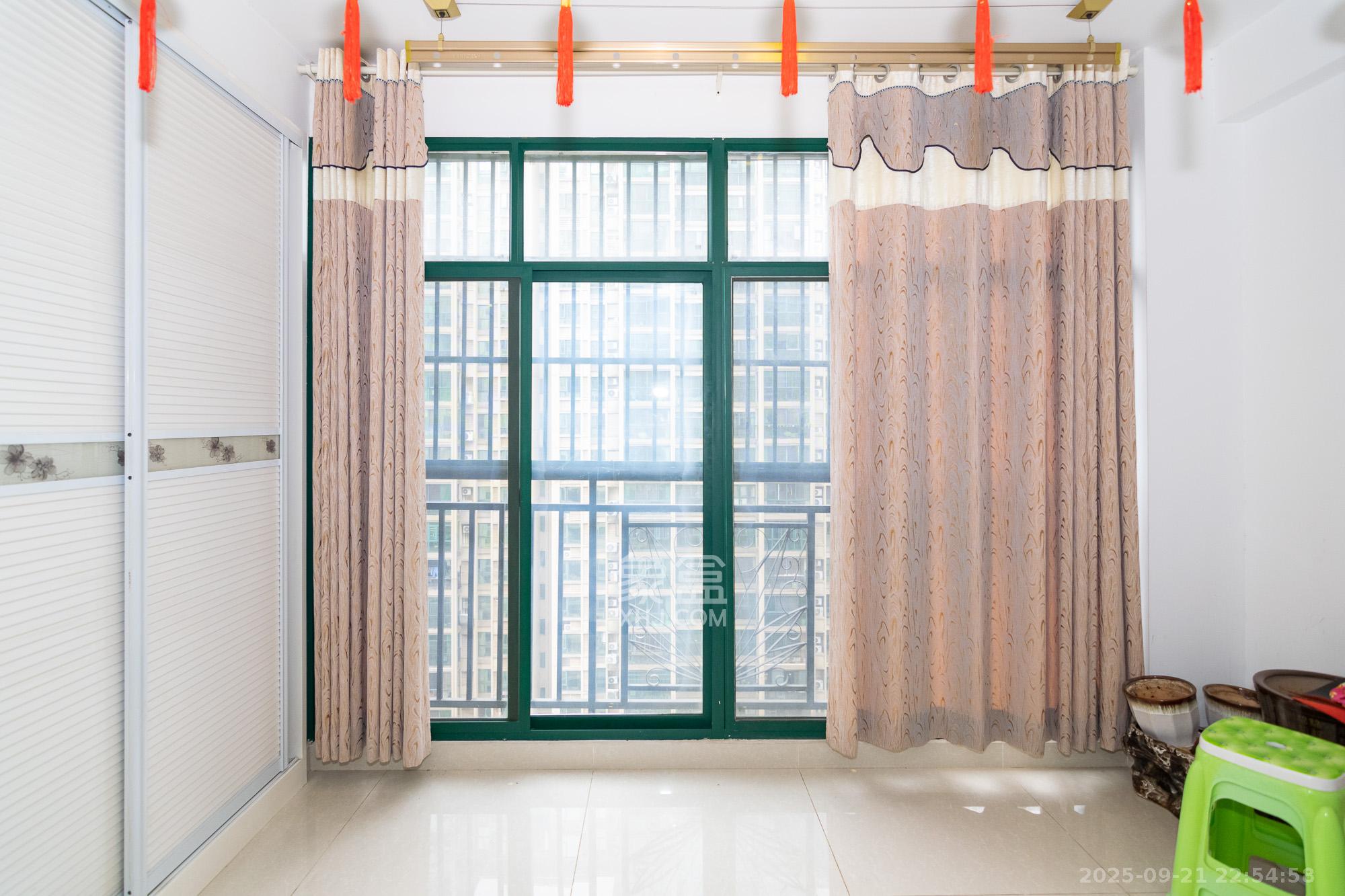 富基世纪公园 4室2厅2卫 92.0万 富基世纪公园 4室2厅2卫 92.0万阳台