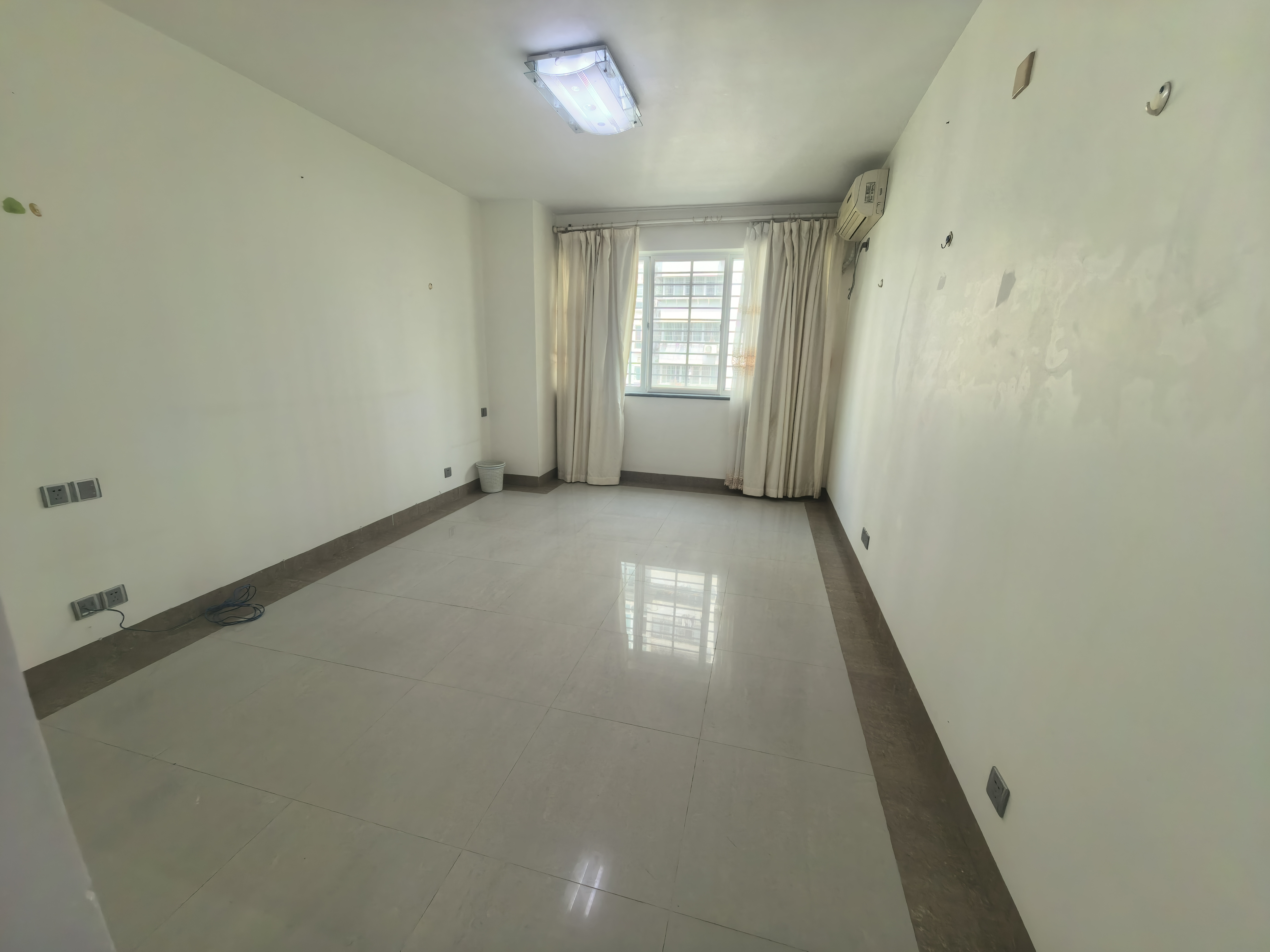 诚田大厦 3室2厅2卫 2500.0元/月 诚田大厦 3室2厅2卫 2500.0元/月室内图