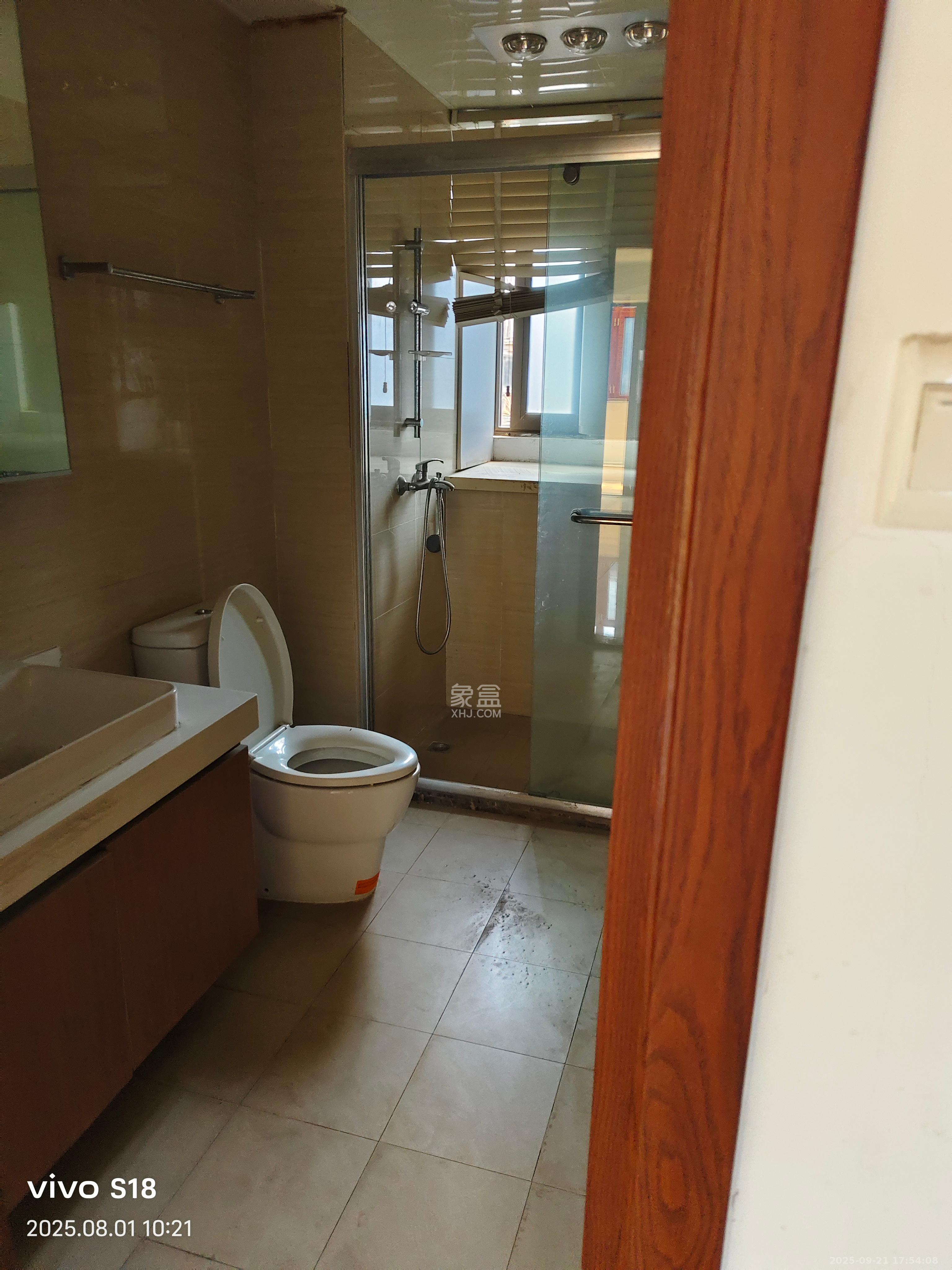 绿地公馆(绿地名邸) 3室2厅1卫 2500.0元/月 绿地公馆(绿地名邸) 3室2厅1卫 2500.0元/月室内图