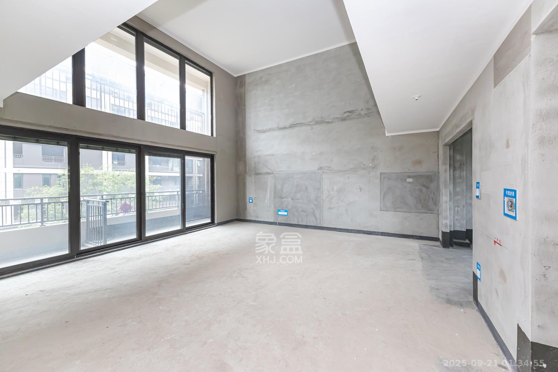 时代建发和著 4室2厅2卫 310.0万 时代建发和著 4室2厅2卫 310.0万客厅