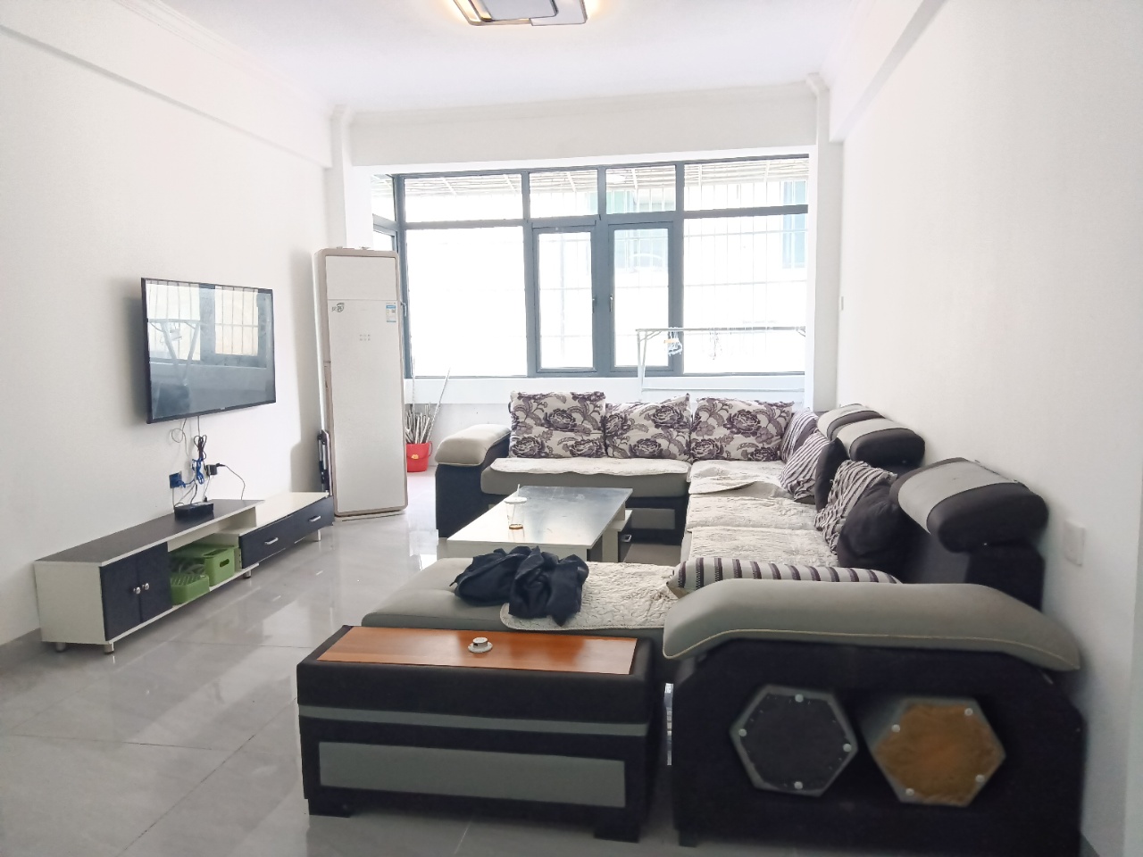 傍海小区 3室2厅1卫 2900.0元/月 傍海小区 3室2厅1卫 2900.0元/月室内图