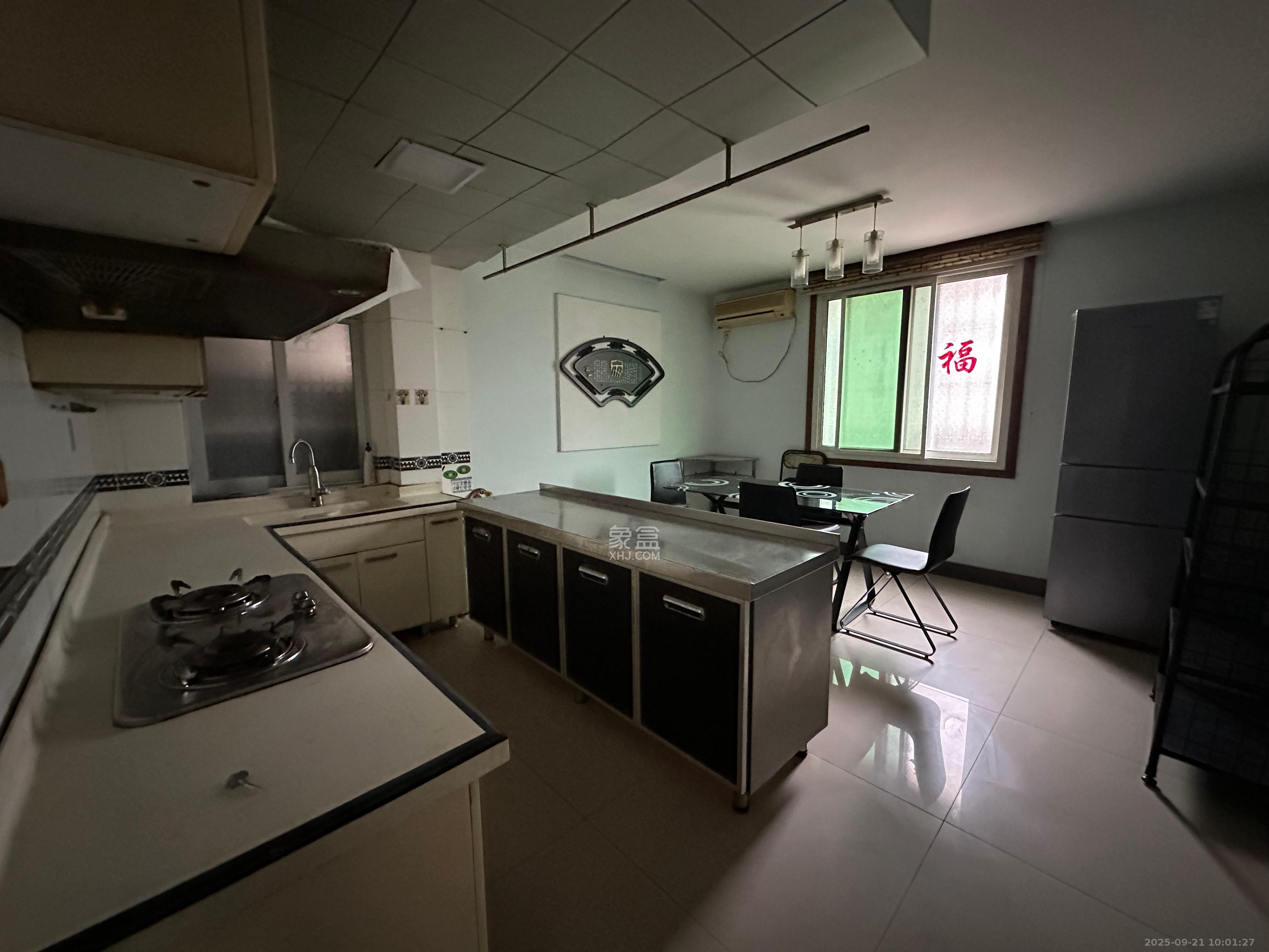 南建公寓 4室2厅2卫 2600.0元/月 南建公寓 4室2厅2卫 2600.0元/月室内图