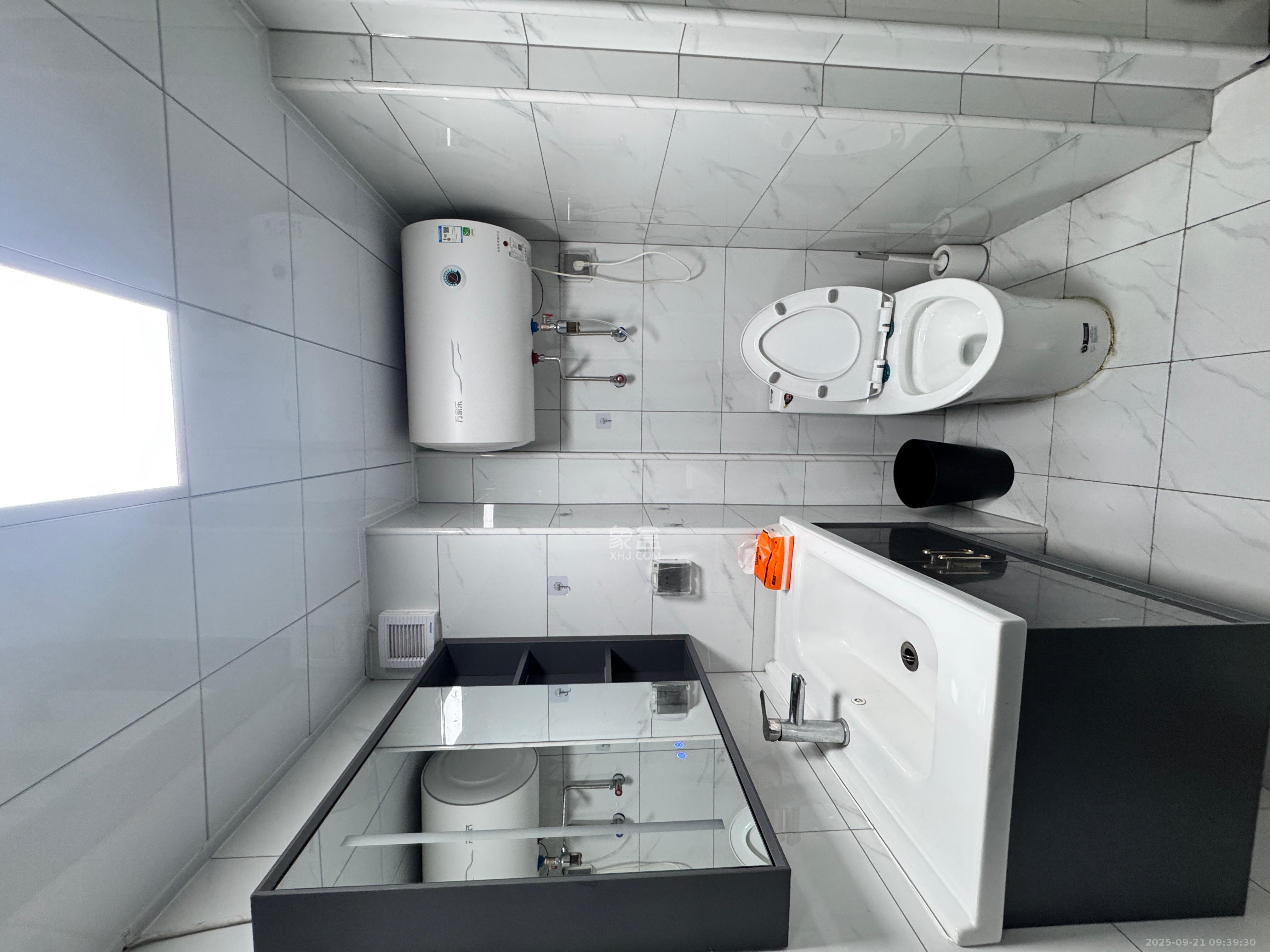 藏珑湖上公馆  1室1厅1卫    2200.0元/月室内图