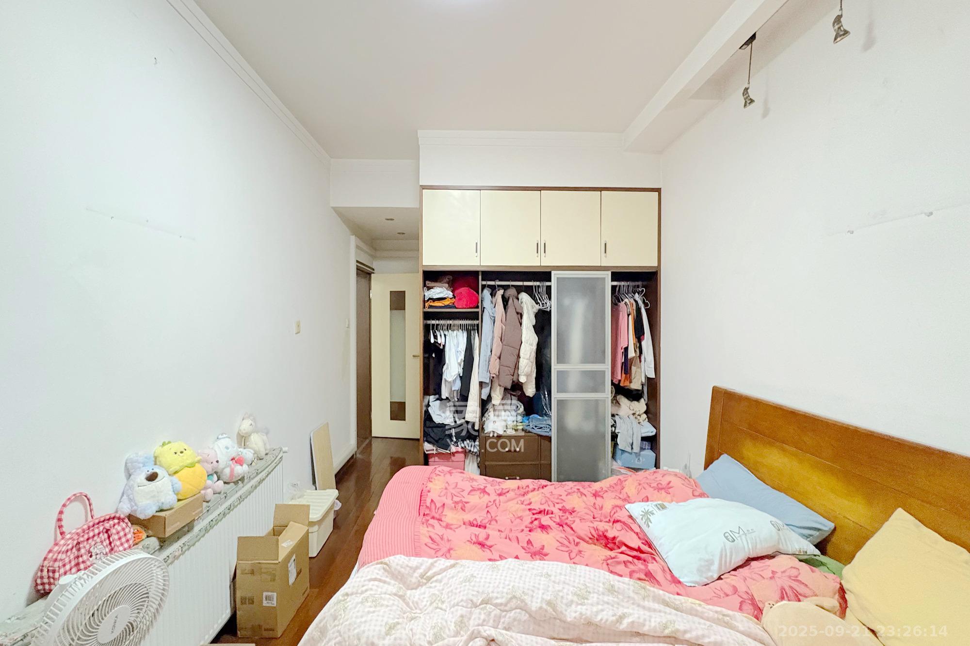 颐美园 3室2厅2卫 94.8万 颐美园 3室2厅2卫 94.8万卧室