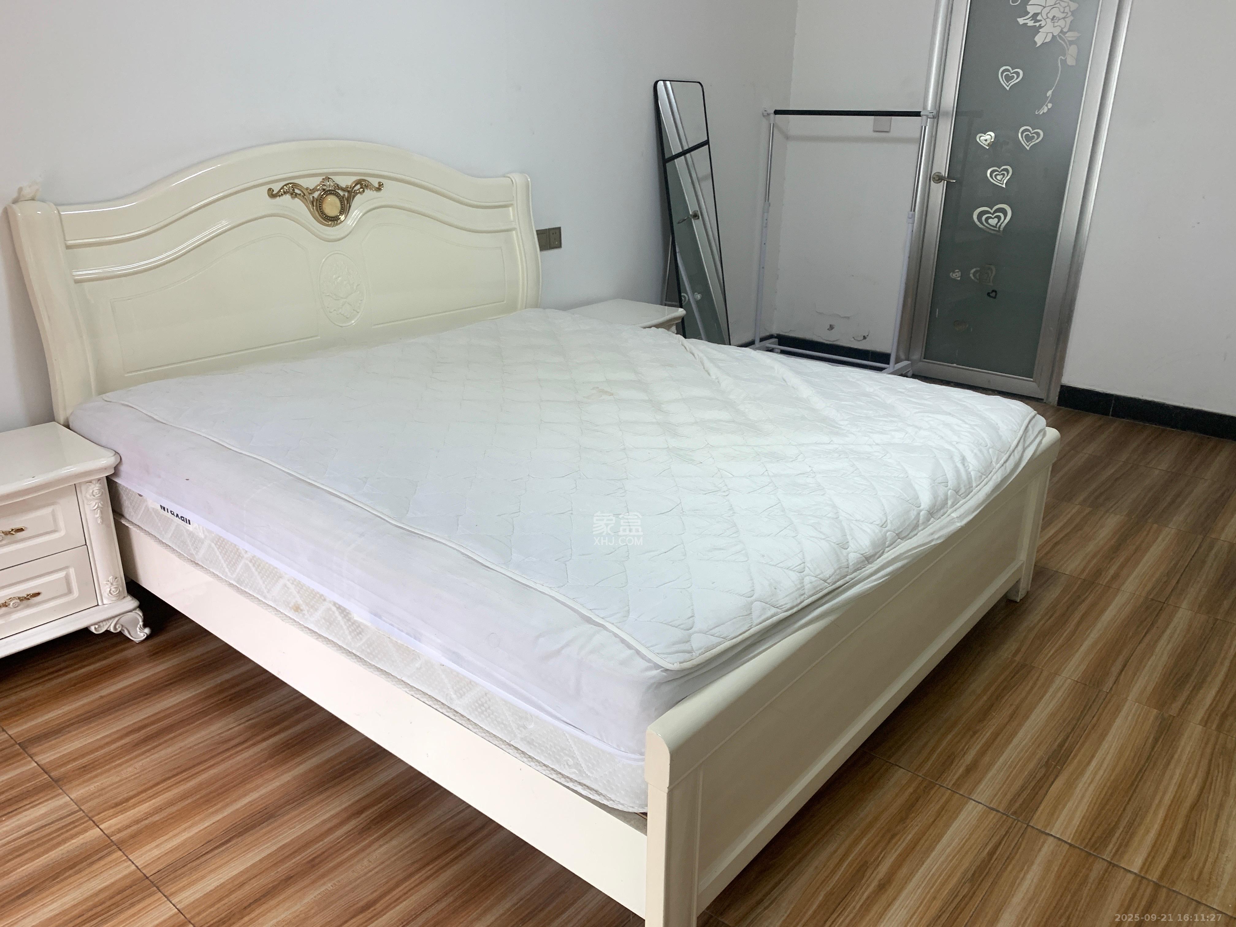 水岸世景 1室2厅2卫 1800.0元/月 水岸世景 1室2厅2卫 1800.0元/月室内图