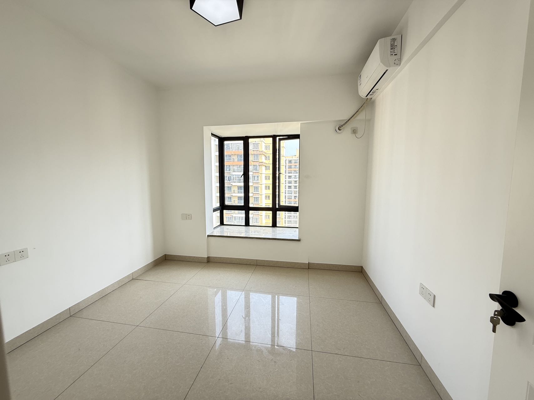 时代城永秀一期 3室2厅1卫 95.0万 时代城永秀一期 3室2厅1卫 95.0万客厅