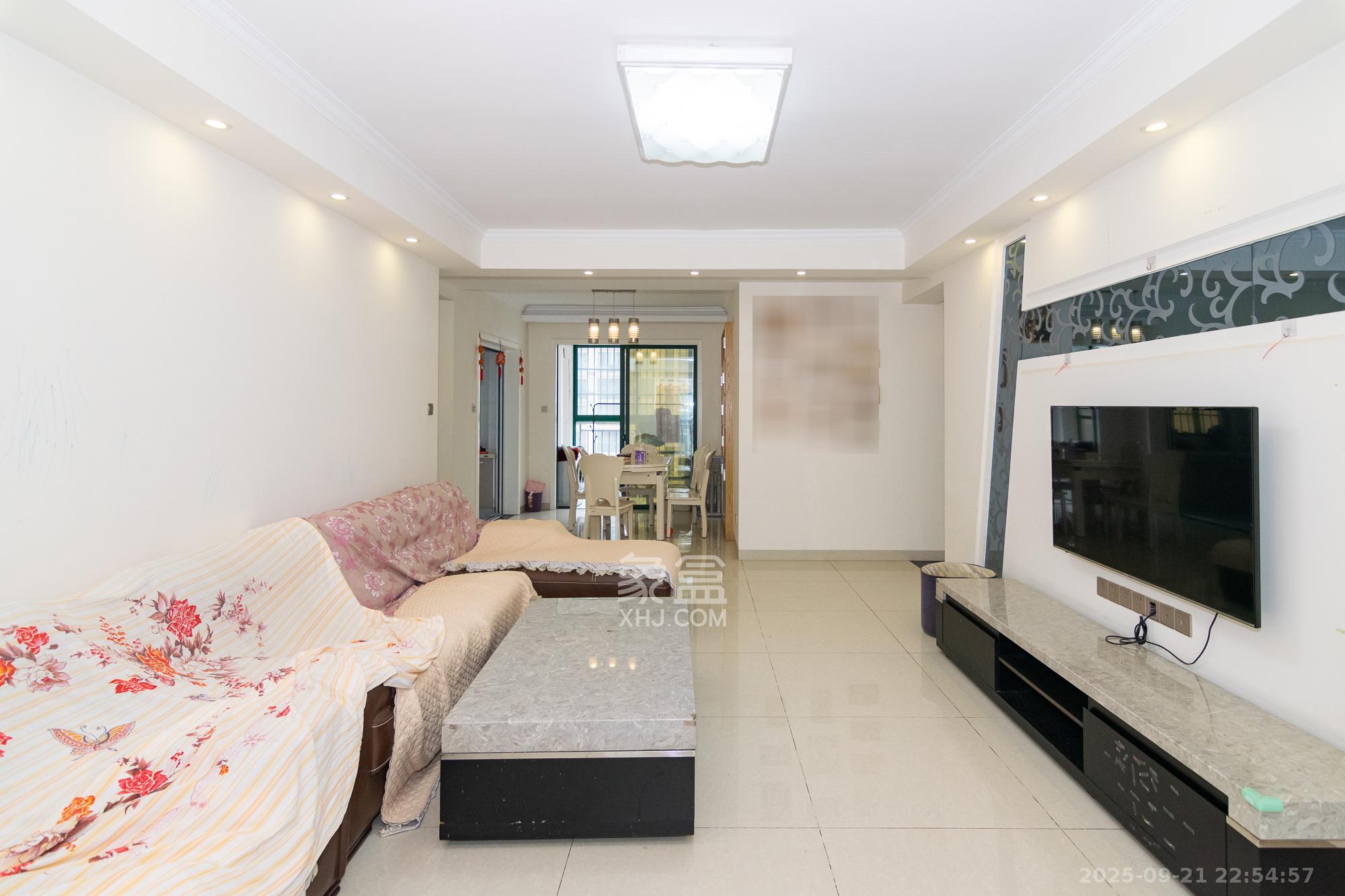 富基世纪公园 4室2厅2卫 92.0万 富基世纪公园 4室2厅2卫 92.0万客厅