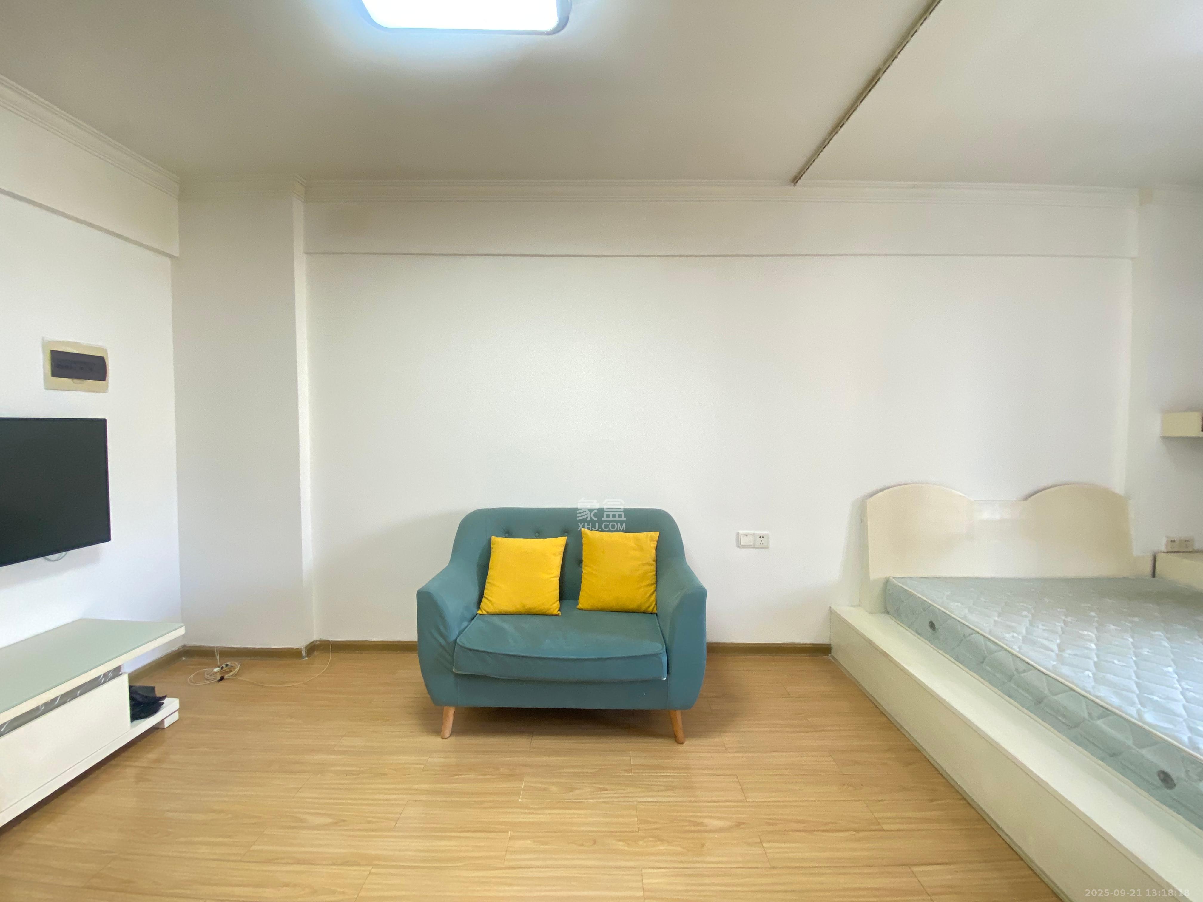 都市家园  1室1厅1卫    1500.0元/月室内图