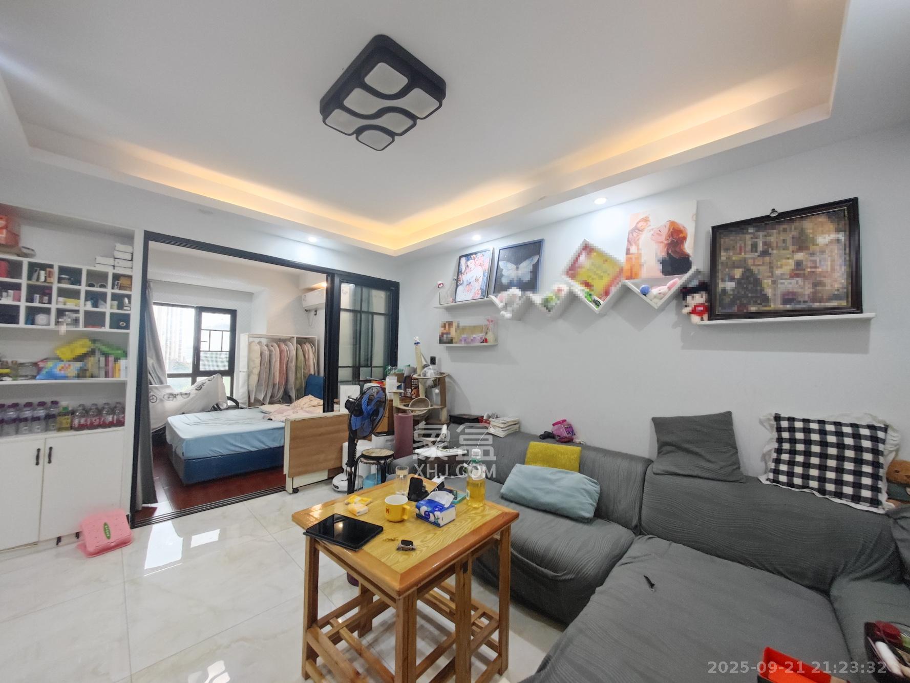 美洲故事高层  2室2厅1卫    49.0万客厅