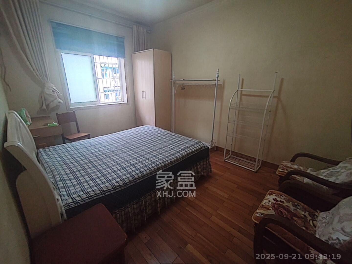 解放四村石子冲  1室2厅1卫    1400.0元/月室内图