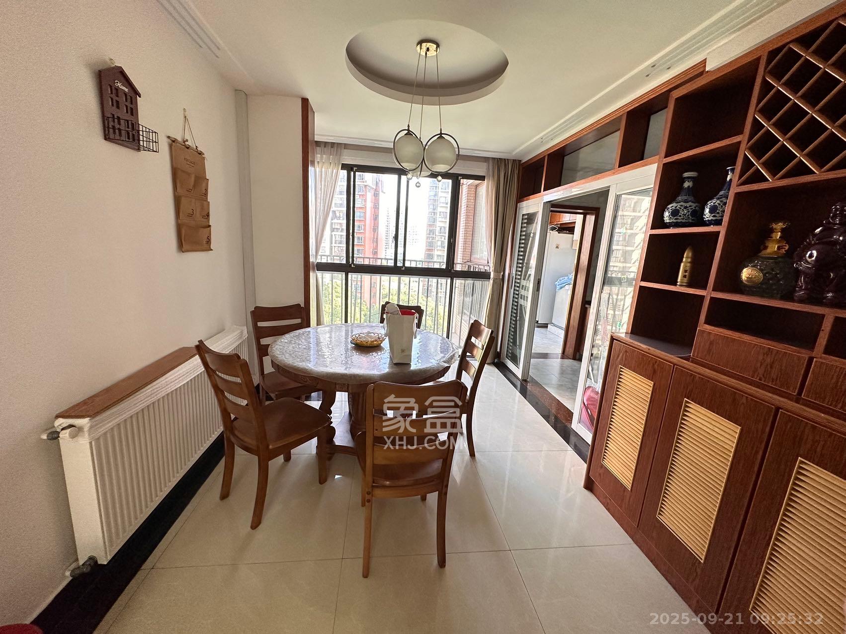 德庆水韵山城 1室2厅2卫 2400.0元/月 德庆水韵山城 1室2厅2卫 2400.0元/月室内图