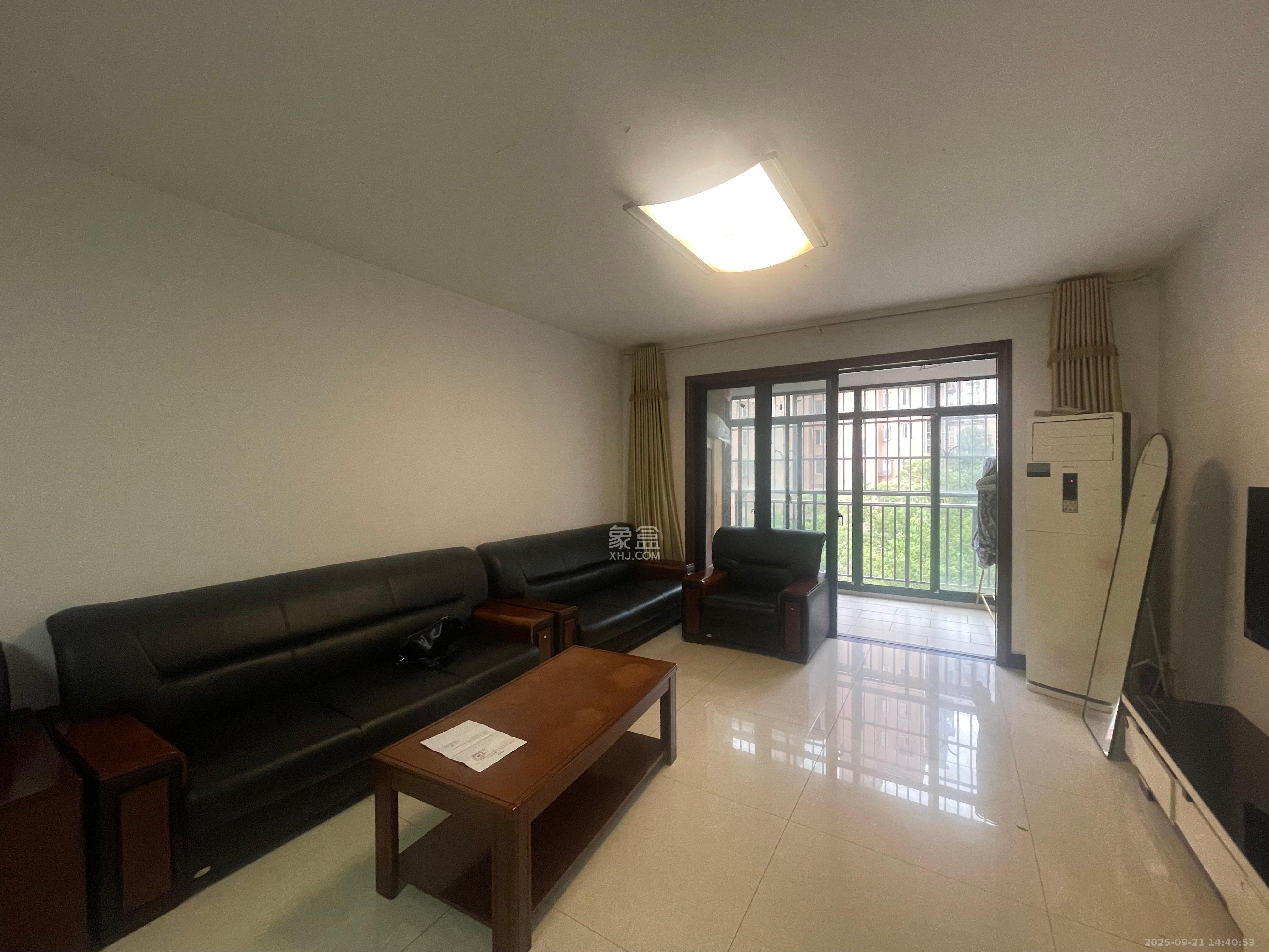 诚兴园 3室2厅2卫 2400.0元/月 诚兴园 3室2厅2卫 2400.0元/月室内图