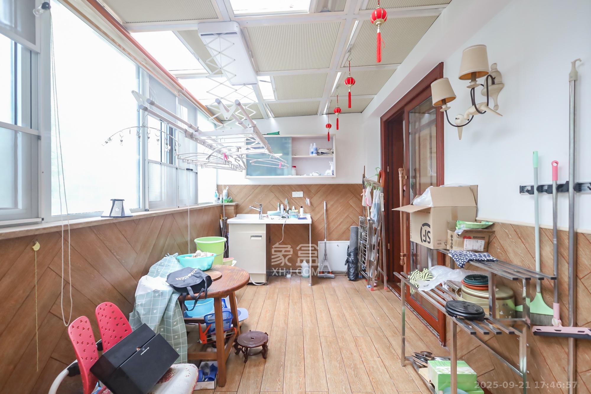 世茂铂翠湾二期 4室2厅2卫 248.0万 世茂铂翠湾二期 4室2厅2卫 248.0万阳台