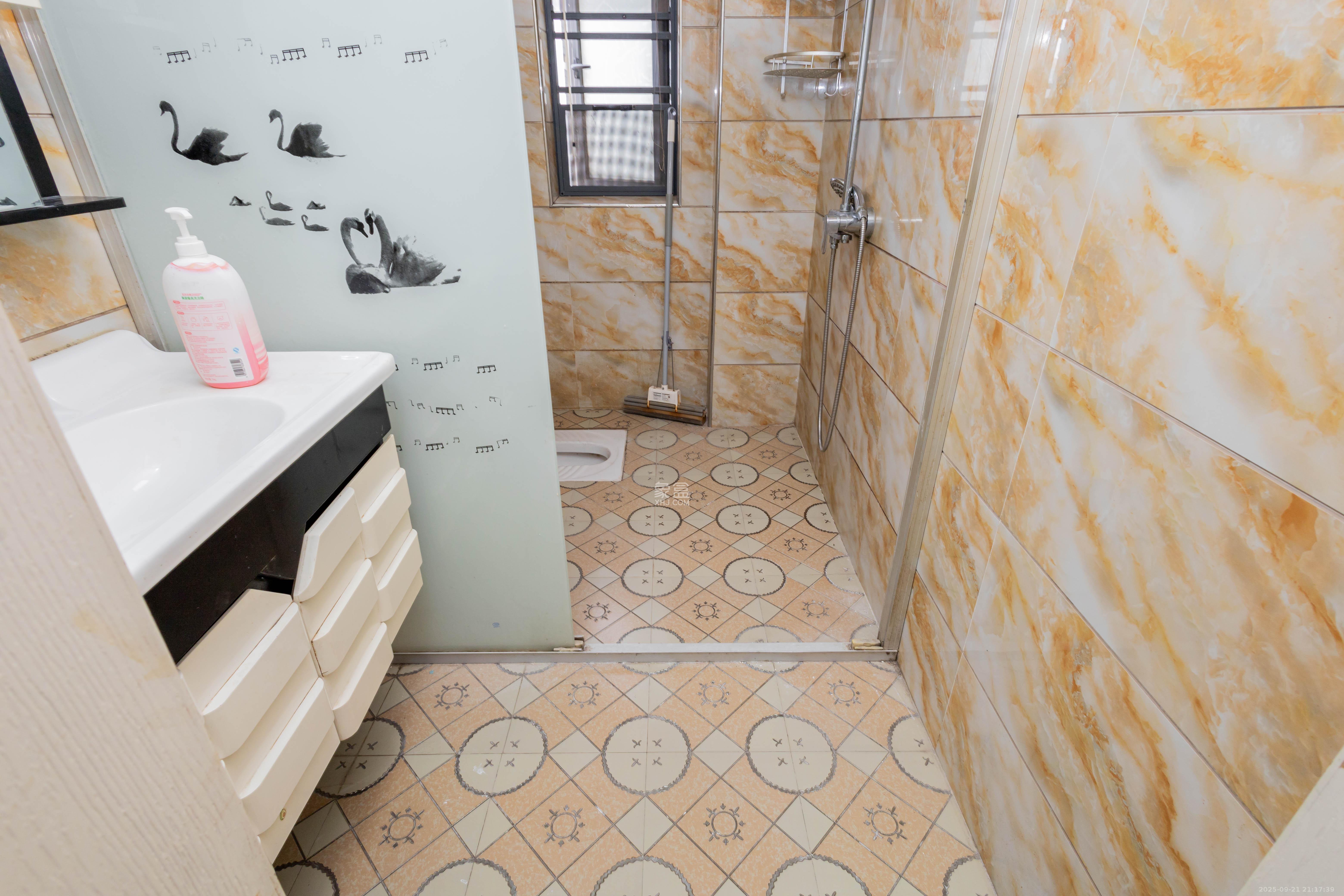 中国铁建国际城二期 3室2厅1卫 50.8万 中国铁建国际城二期 3室2厅1卫 50.8万卫生间