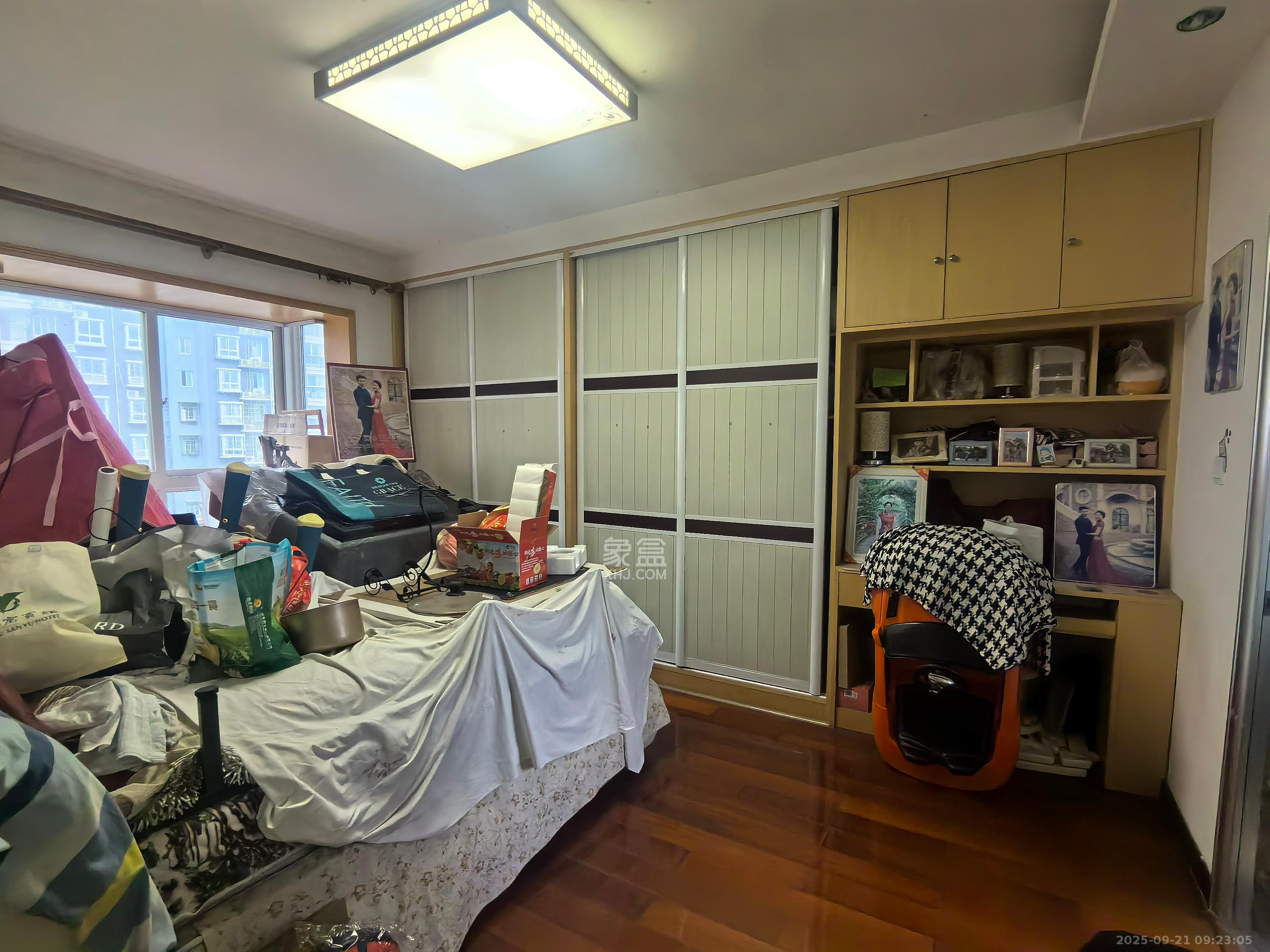 中悦领秀金都  3室2厅2卫    1800.0元/月室内图