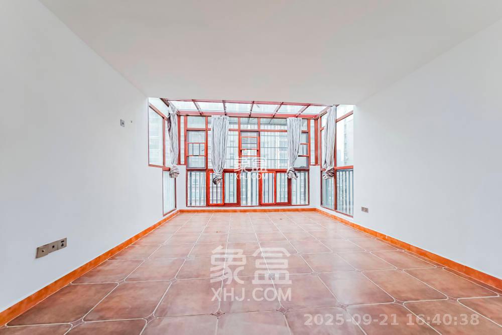 三江花中城  4室2厅2卫    3300.0元/月室内图