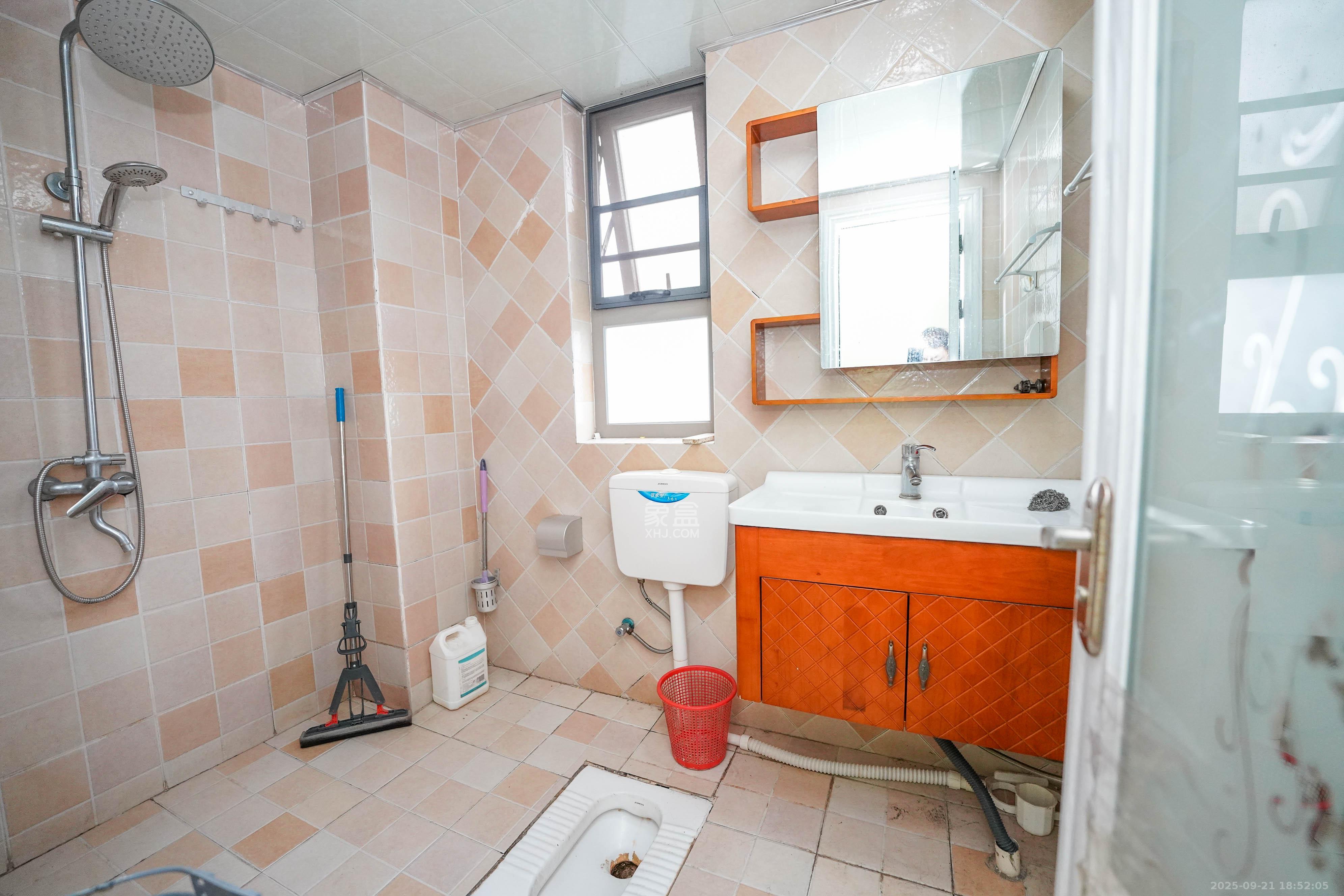 怡海星城  3室2厅2卫    69.0万 怡海星城  3室2厅2卫    69.0万卫生间