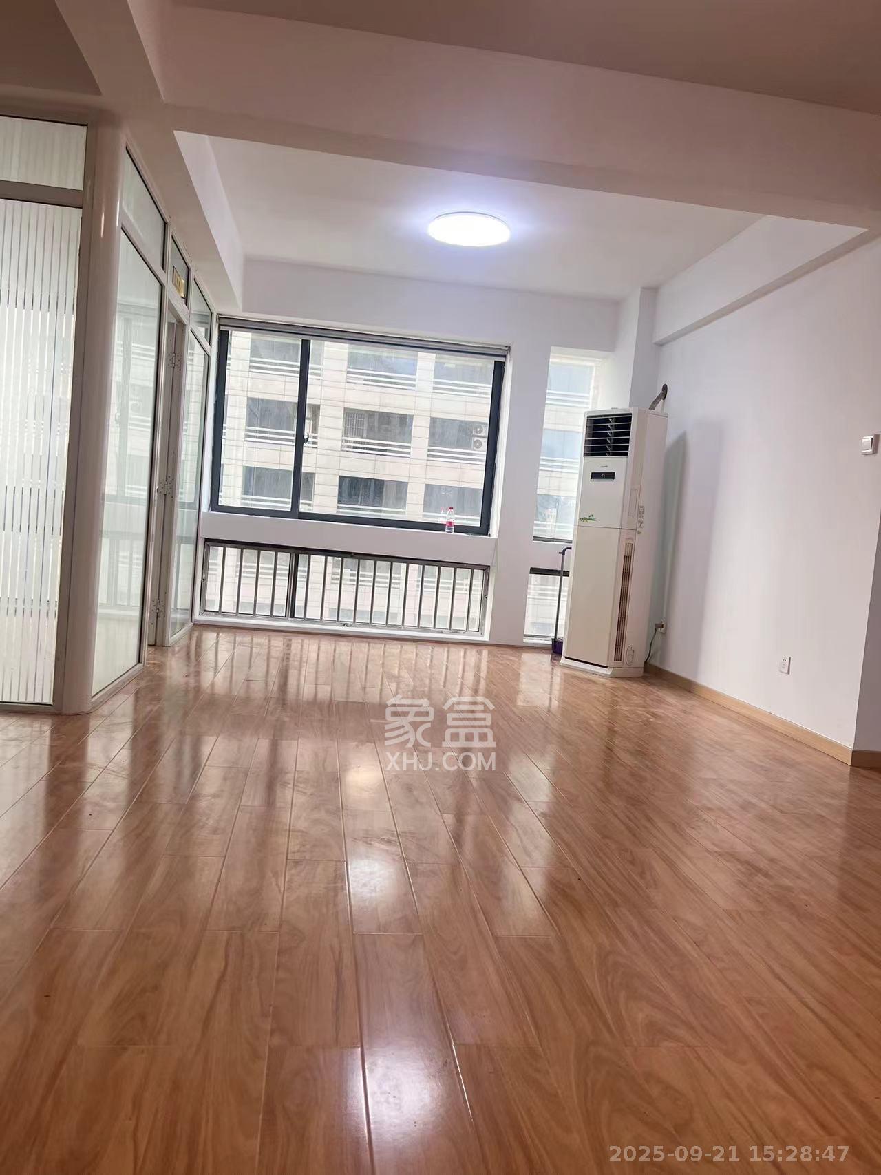 芙蓉蓉苑  1室1厅1卫    2300.0元/月室内图