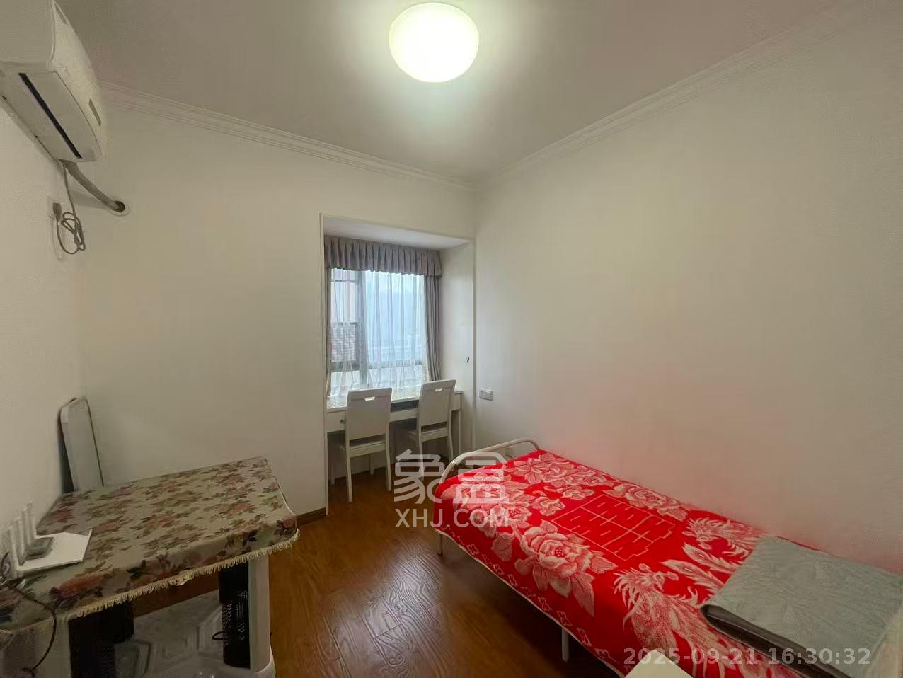 秀峰景园(领秀峰) 1室2厅1卫 2350.0元/月 秀峰景园(领秀峰) 1室2厅1卫 2350.0元/月室内图