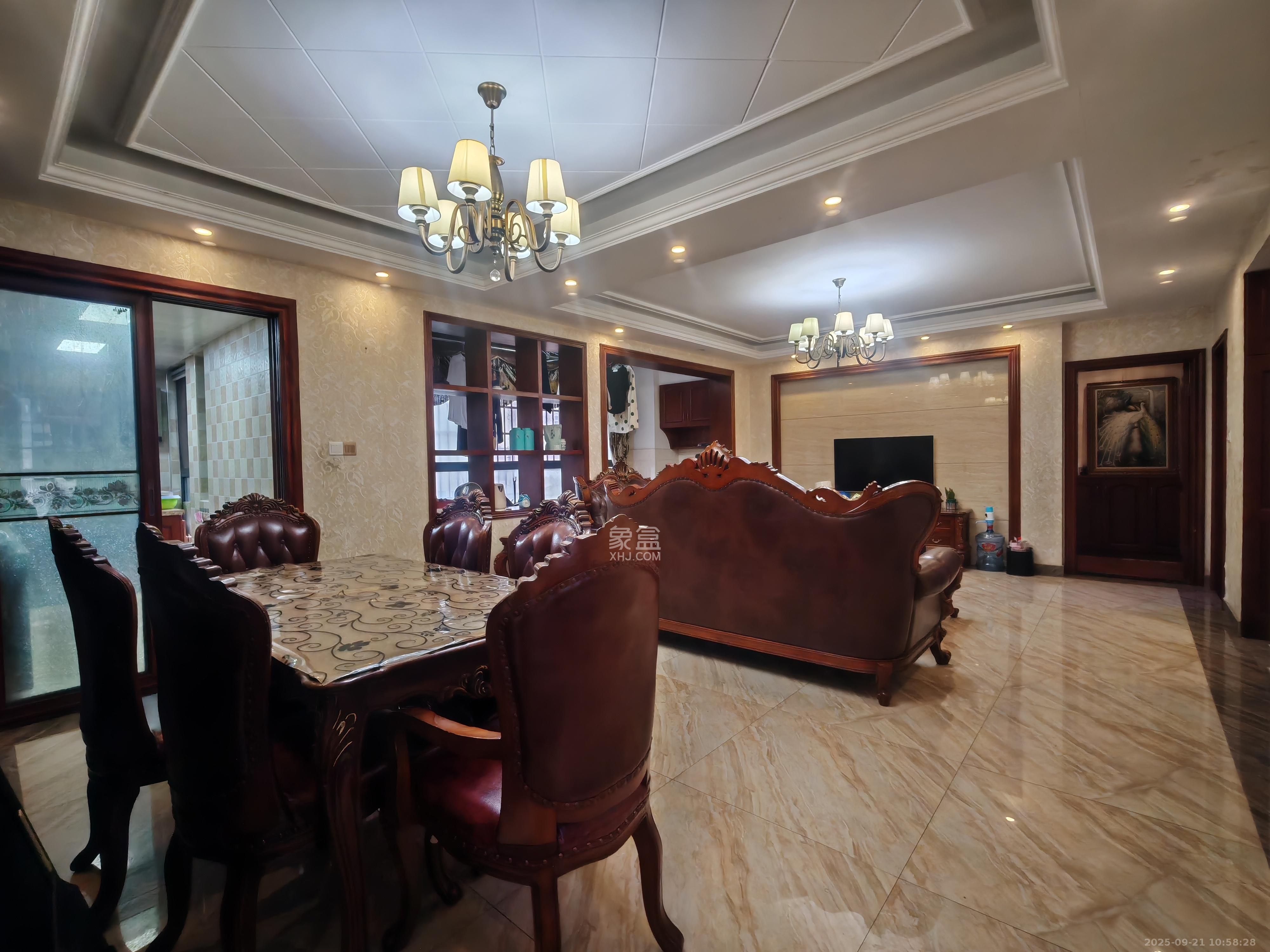 花样年华  4室2厅2卫    1800.0元/月室内图