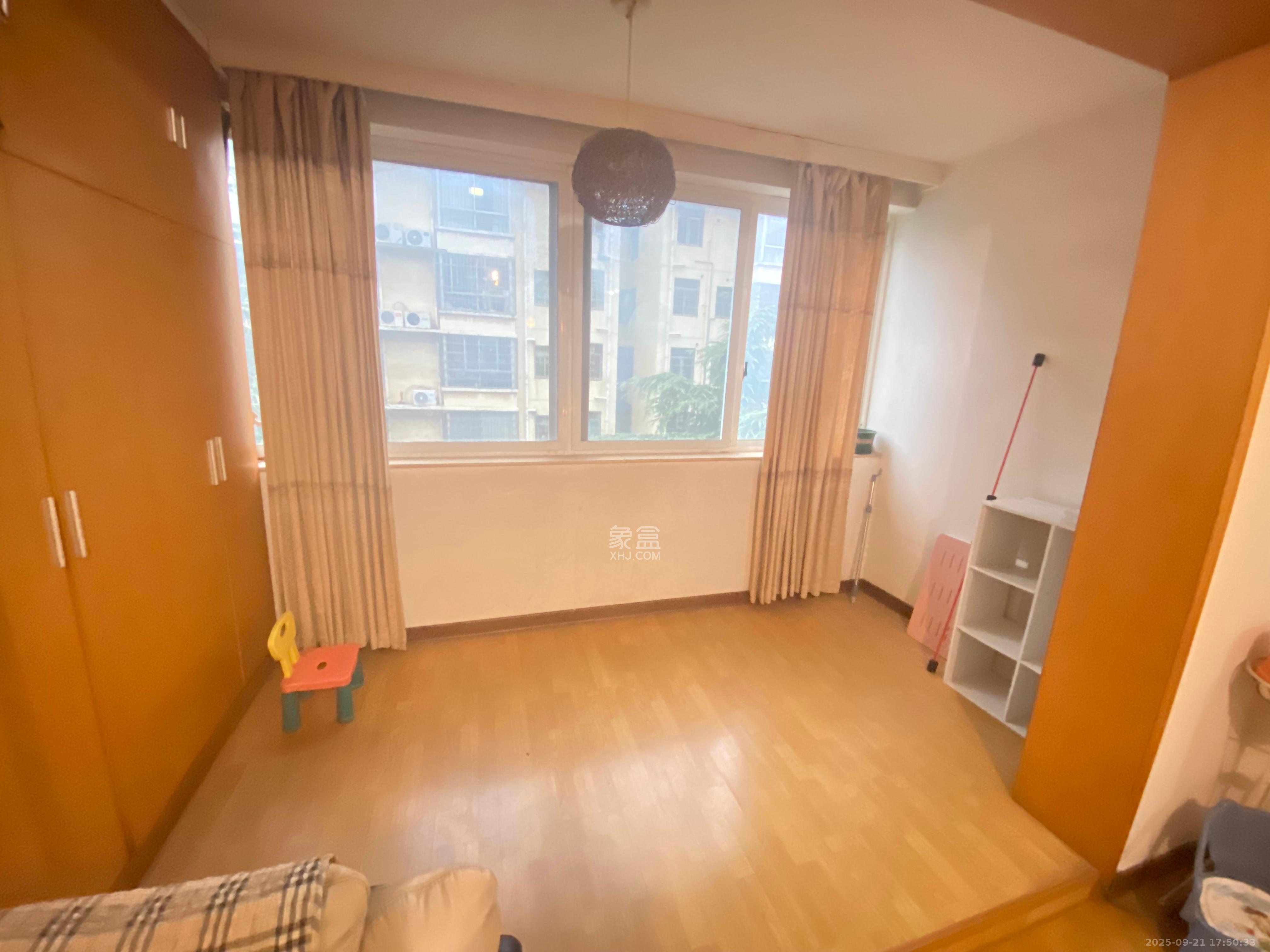 新星小区  3室2厅2卫    1800.0元/月室内图