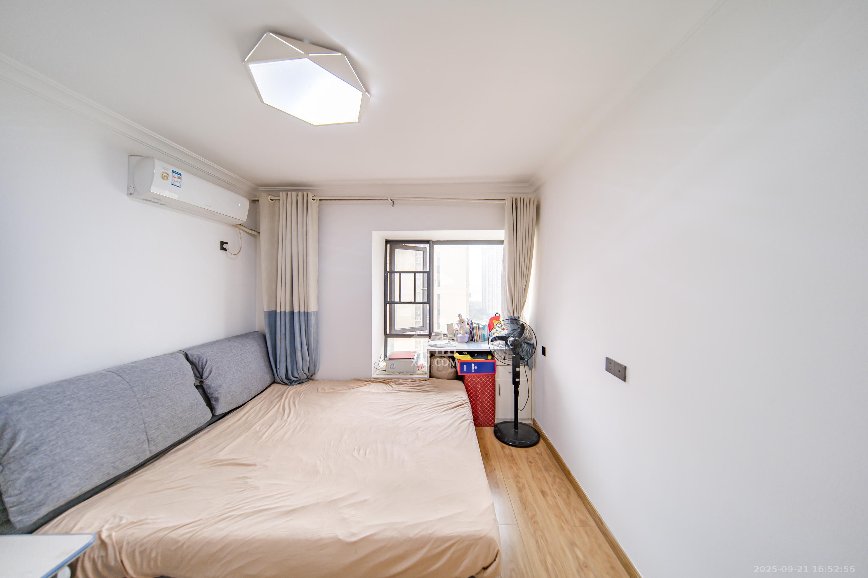 兰亭湾畔  3室2厅2卫    119.0万卧室