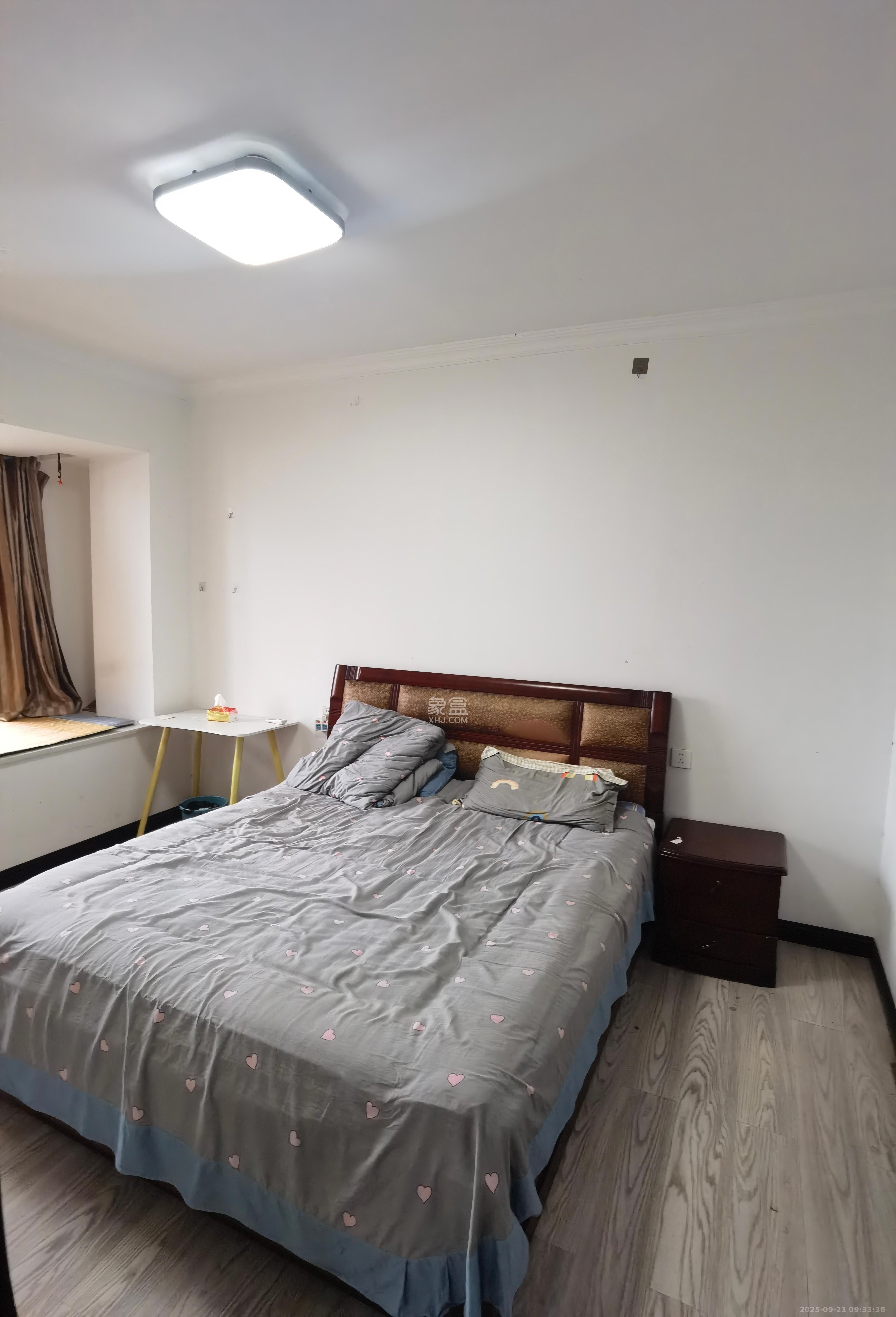 百纳广场(百纳公寓) 3室2厅1卫 2800.0元/月 百纳广场(百纳公寓) 3室2厅1卫 2800.0元/月室内图