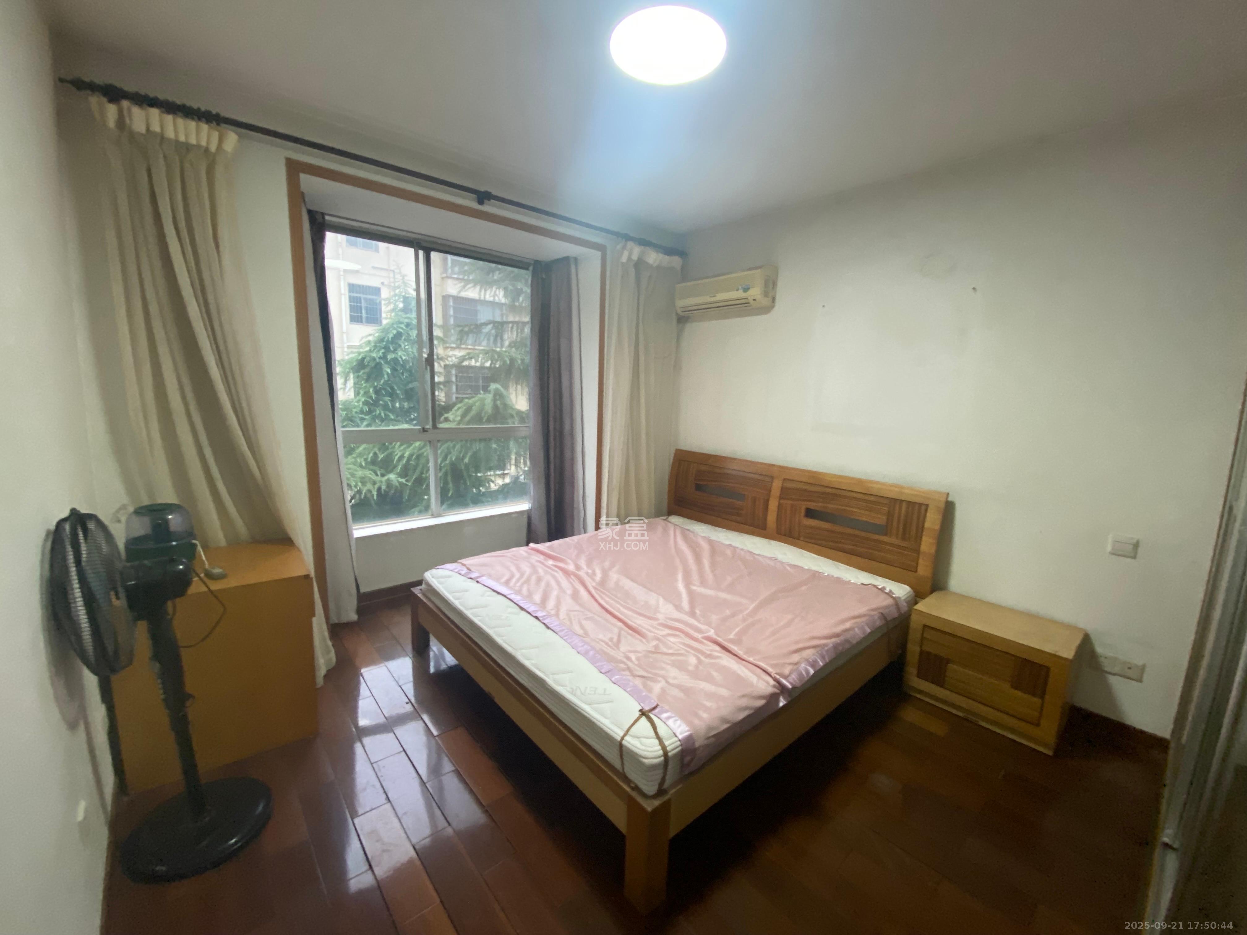 新星小区  3室2厅2卫    1800.0元/月室内图