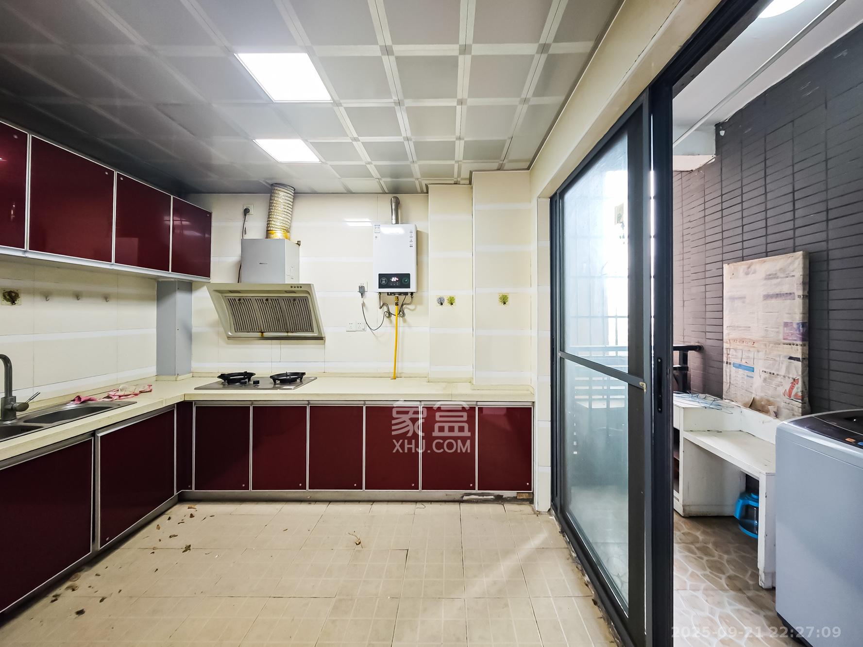 极目楚天 4室2厅2卫 88.0万 极目楚天 4室2厅2卫 88.0万厨房