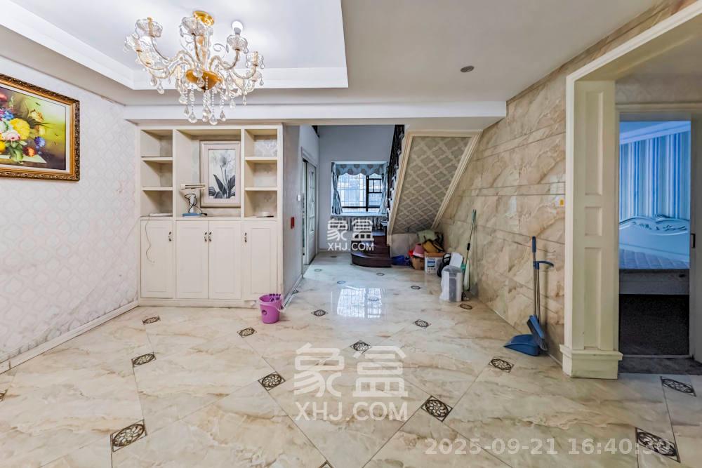 三江花中城 4室2厅2卫 3300.0元/月 三江花中城 4室2厅2卫 3300.0元/月室内图