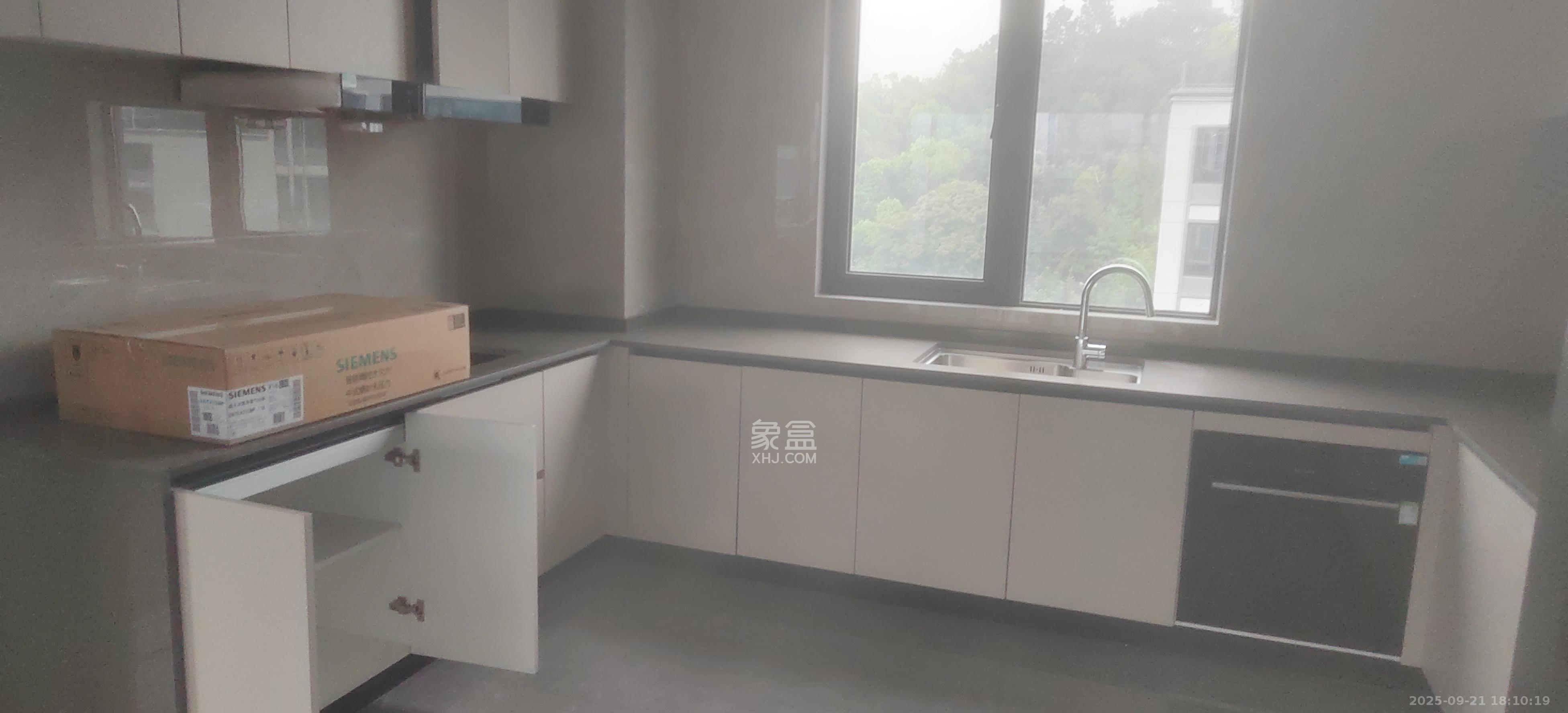 龙湖舜山府 4室2厅3卫 5600.0元/月 龙湖舜山府 4室2厅3卫 5600.0元/月室内图